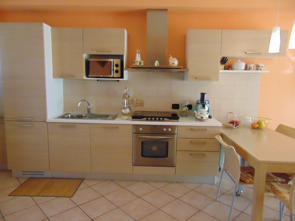 VALMADRERA, TRILOCALE RISTRUTTURATO CON BOX E POSTO AUTO - CLASSE C.