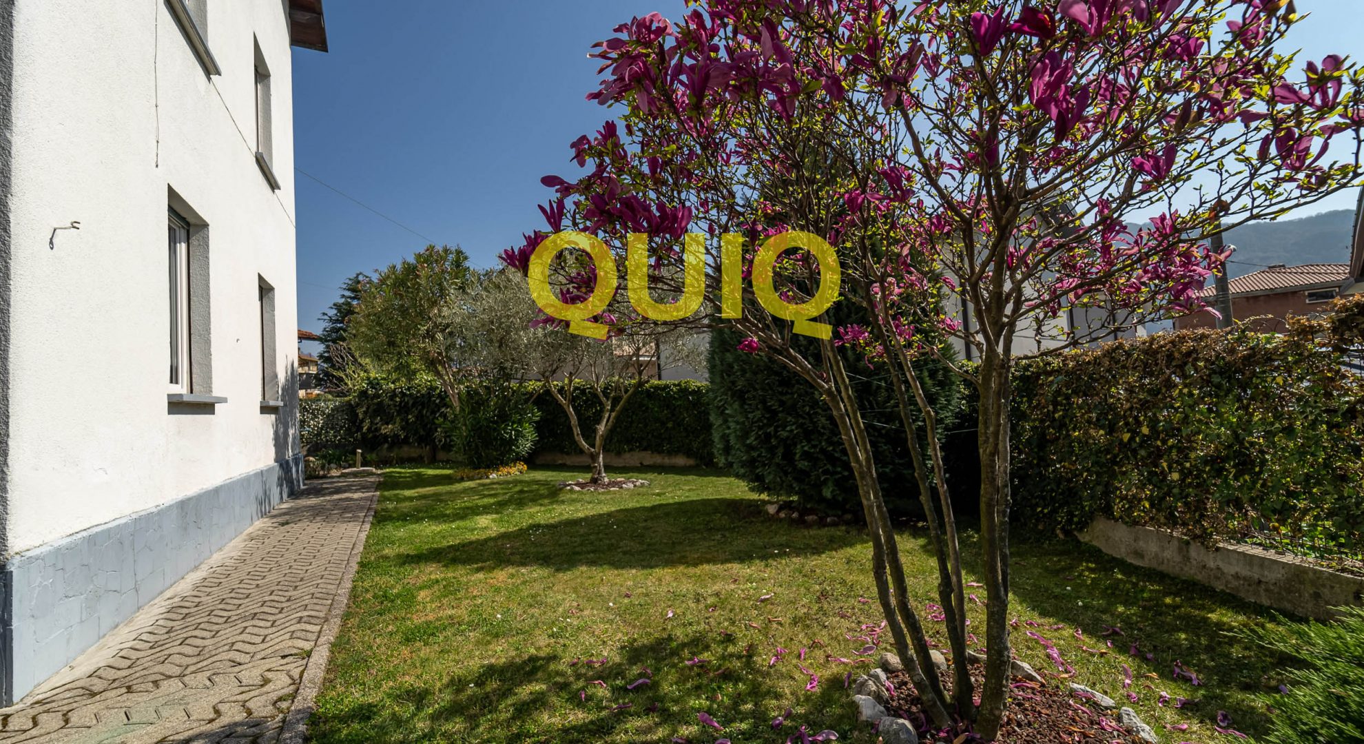 VALMADRERA, VILLA SINGOLA CON GIARDINO PIANTUMATO, ZONA RESIDENZIALE SEMI CENTRALE