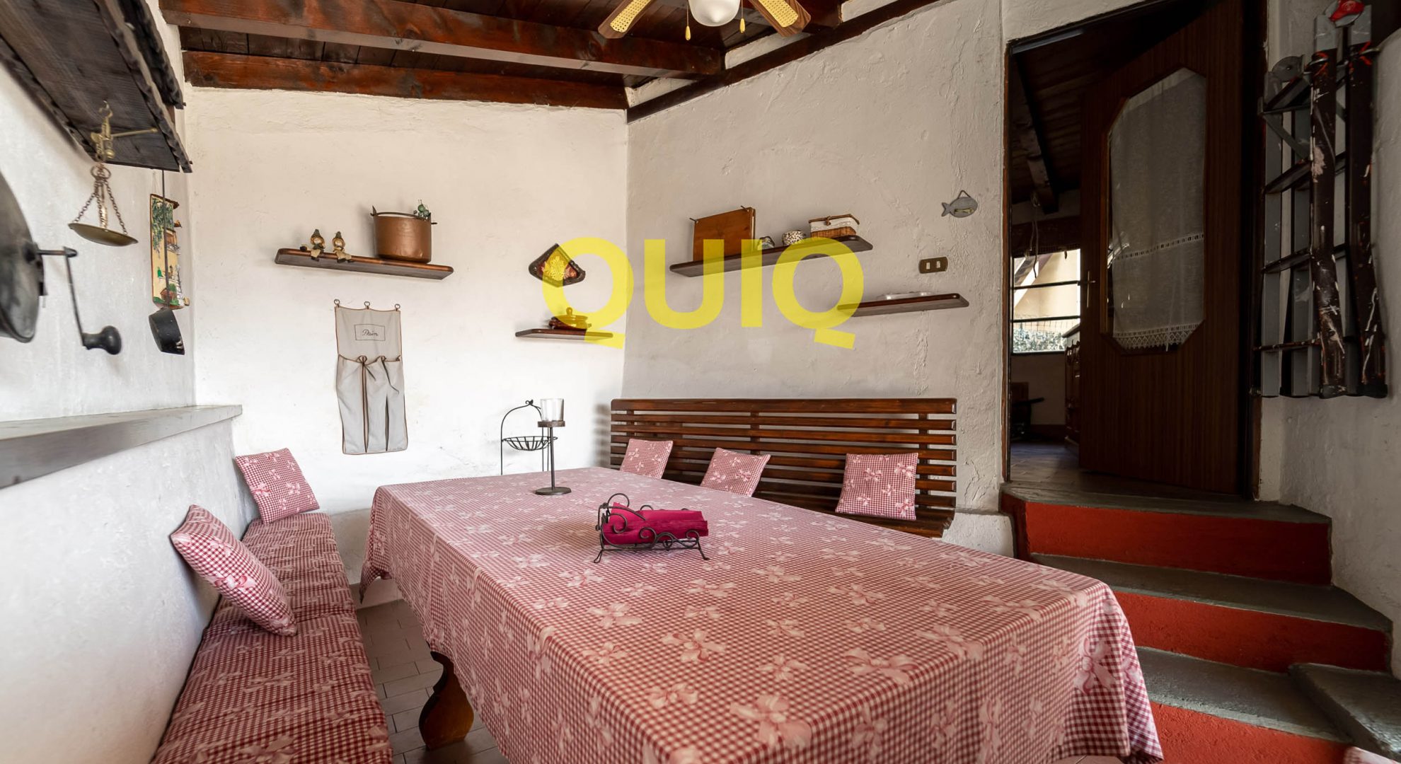 VALMADRERA, VILLA SINGOLA CON GIARDINO PIANTUMATO, ZONA RESIDENZIALE SEMI CENTRALE