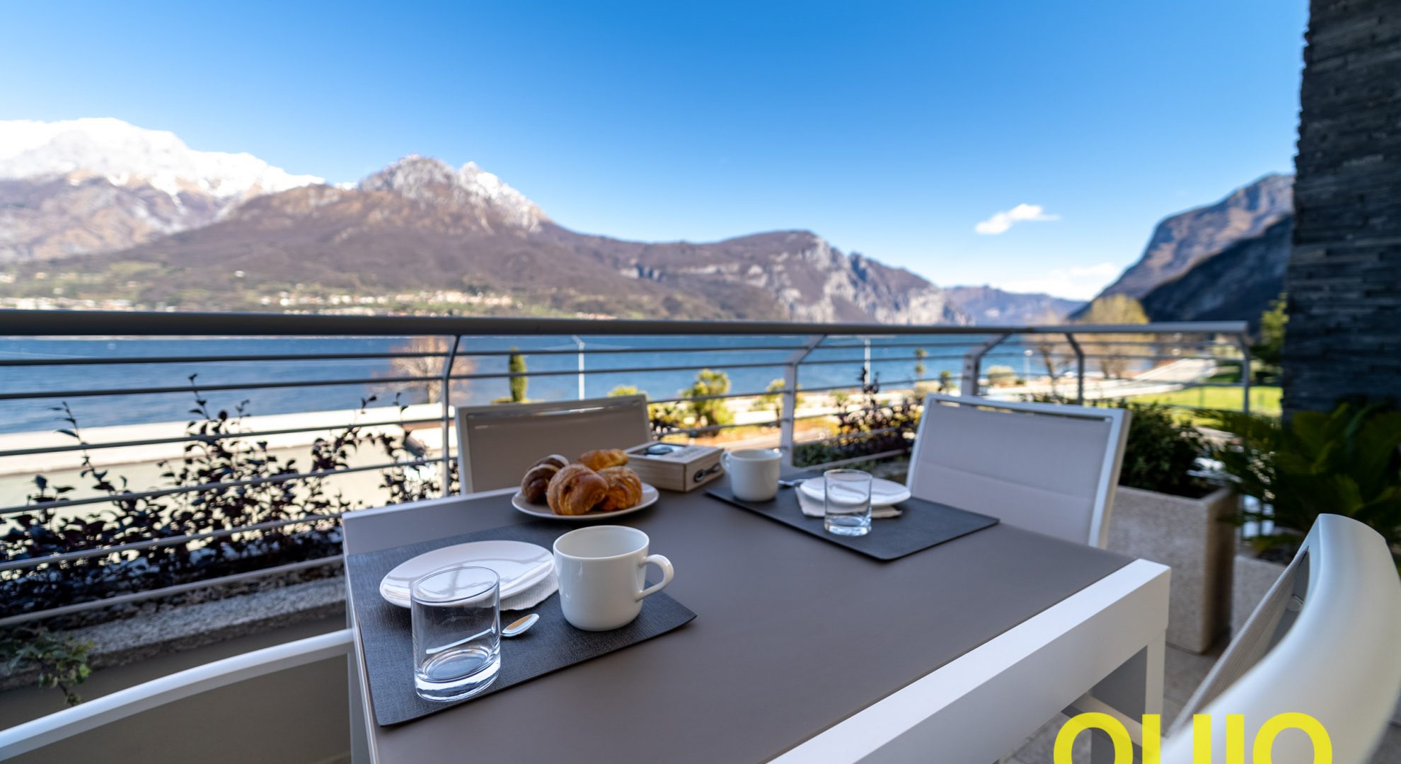 OLIVETO LARIO, CASA VACANZE  VISTA LAGO, COMPLETA DI BOX AUTO - FINO A 6 POSTI LETTO