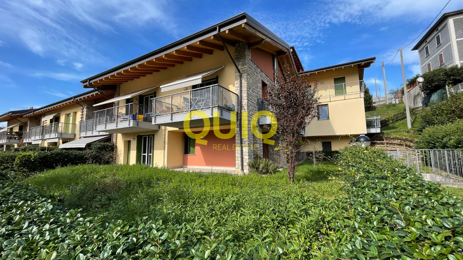 BOSISIO PARINI, TRILOCALE AL PT CON GIARDINO PRIVATO, BOX DOPPIO, CANTINA