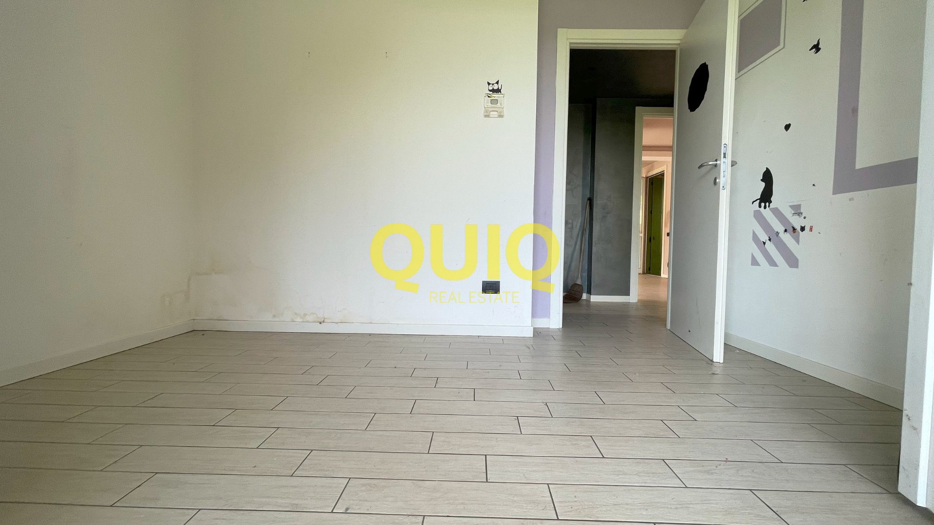 BOSISIO PARINI, TRILOCALE AL PT CON GIARDINO PRIVATO, BOX DOPPIO, CANTINA