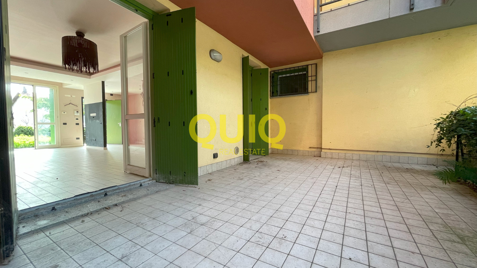 BOSISIO PARINI, TRILOCALE AL PT CON GIARDINO PRIVATO, BOX DOPPIO, CANTINA