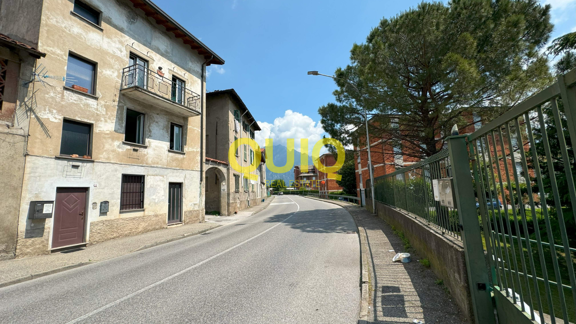 VALMADRERA, CASA INDIPENDENTE, 160 MQ. LIBERA SU TRE LATI CON BOX