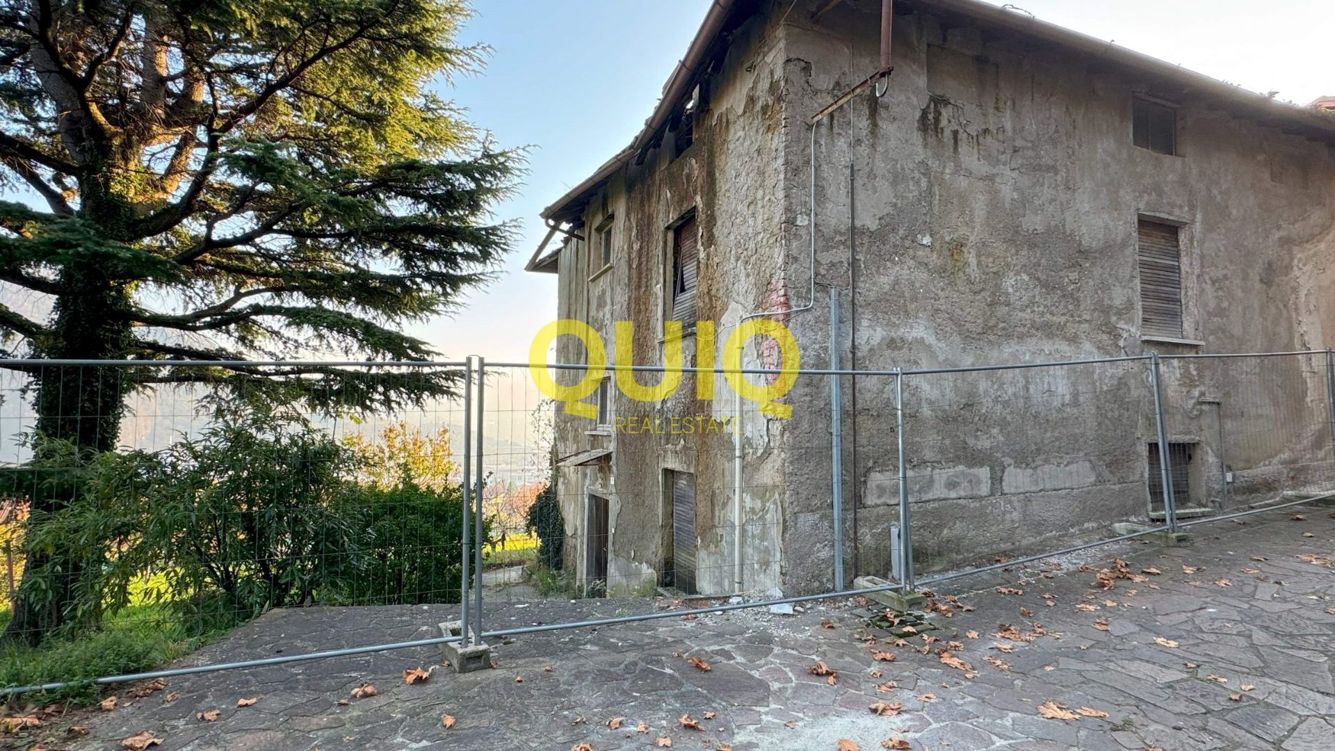 VALMADRERA, CASA INDIPENDENTE IN STATO RUSTICO, LIBERA SU QUATTRO LATI - ZONA SAN MARTINO