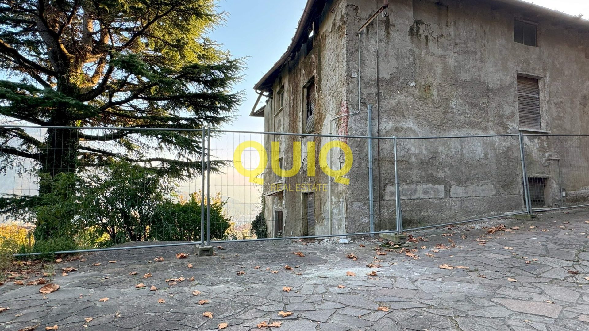 VALMADRERA, CASA INDIPENDENTE IN STATO RUSTICO, LIBERA SU QUATTRO LATI - ZONA SAN MARTINO