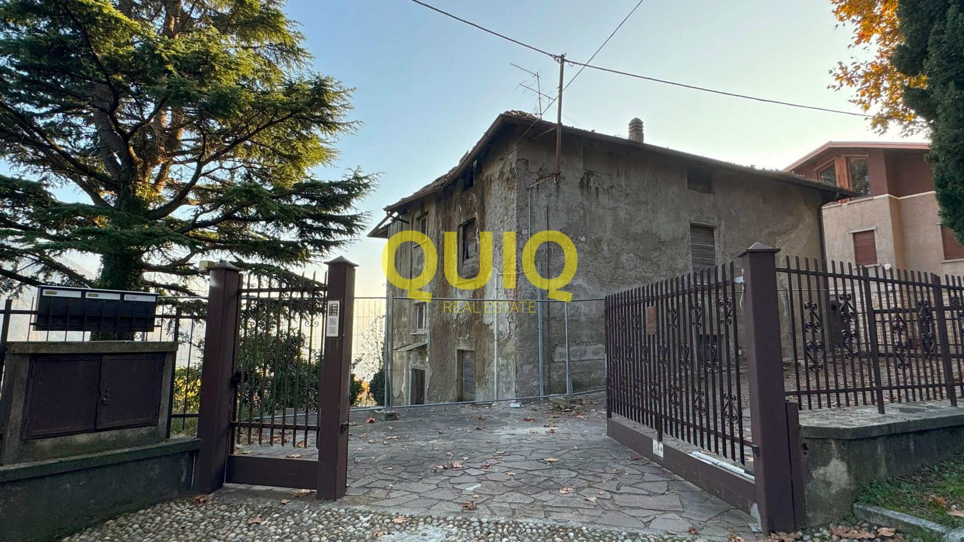VALMADRERA, CASA INDIPENDENTE IN STATO RUSTICO, LIBERA SU QUATTRO LATI - ZONA SAN MARTINO