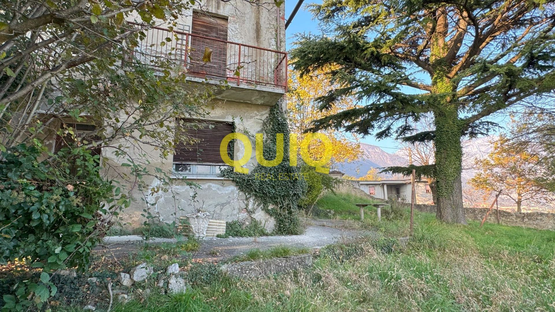 VALMADRERA, CASA INDIPENDENTE IN STATO RUSTICO, LIBERA SU QUATTRO LATI - ZONA SAN MARTINO