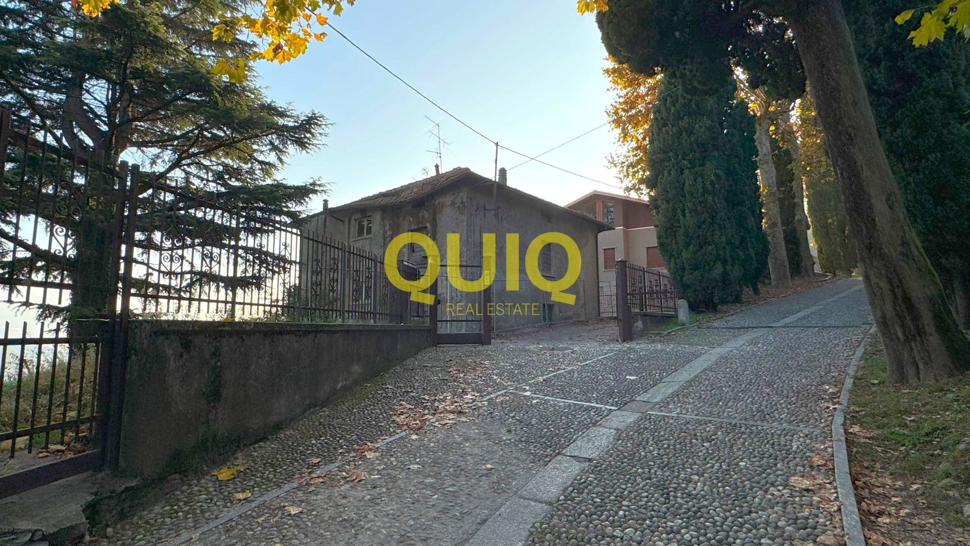 VALMADRERA, CASA INDIPENDENTE IN STATO RUSTICO, LIBERA SU QUATTRO LATI - ZONA SAN MARTINO