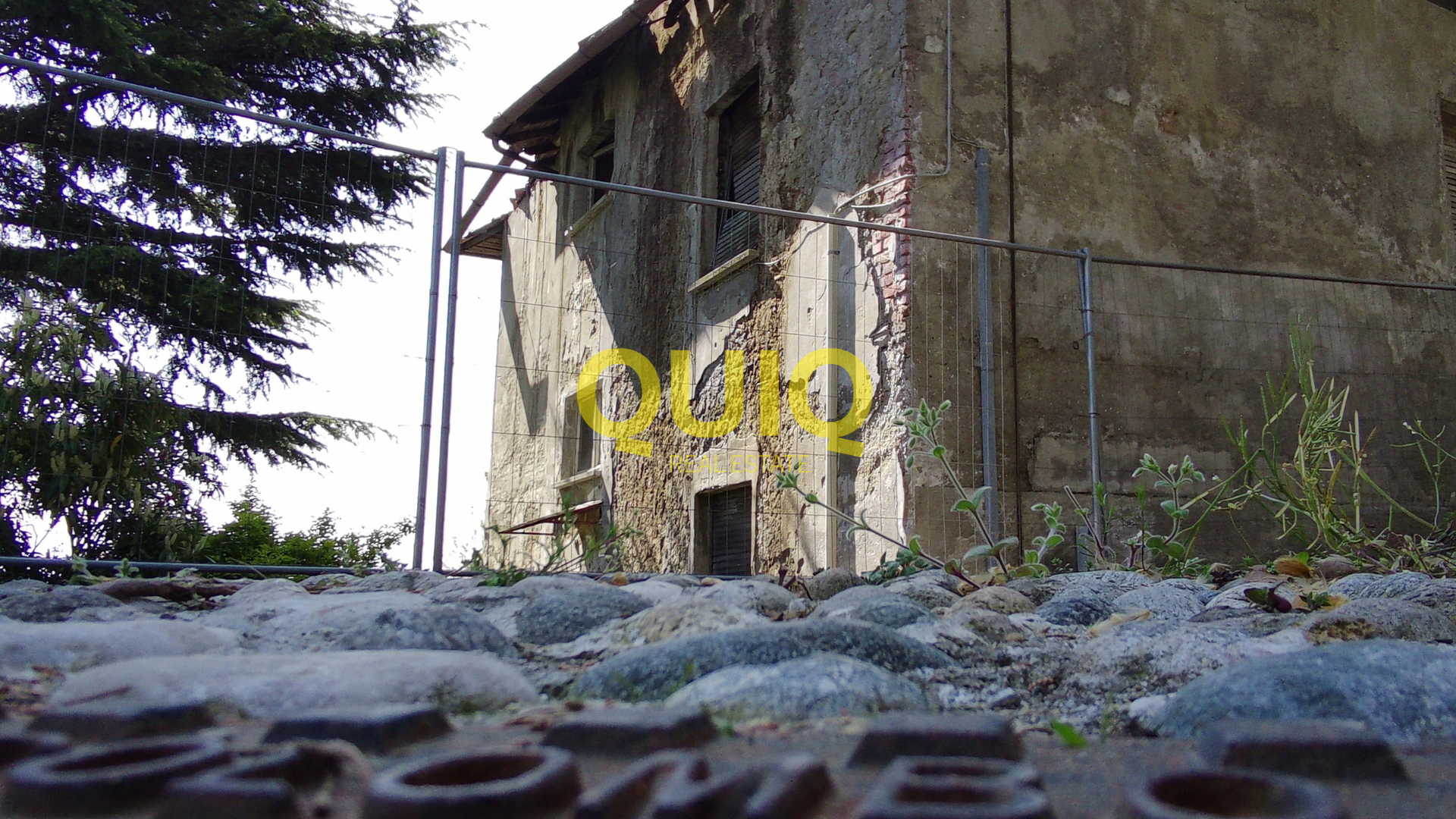 VALMADRERA, CASA INDIPENDENTE IN STATO RUSTICO, LIBERA SU QUATTRO LATI - ZONA SAN MARTINO