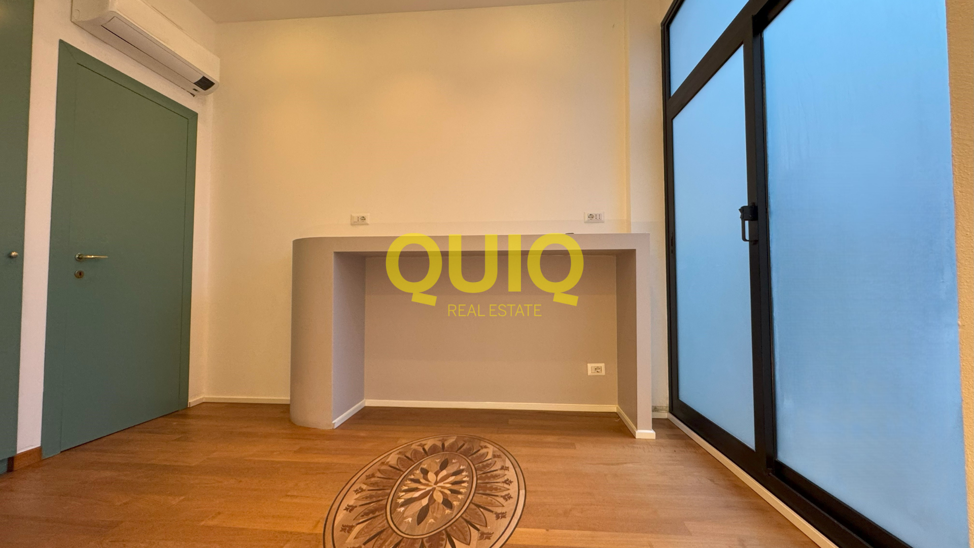 LECCO, LOCALE COMMERCIALE/UFFICIO AL PIANO TERRA CON DUE VETRINE