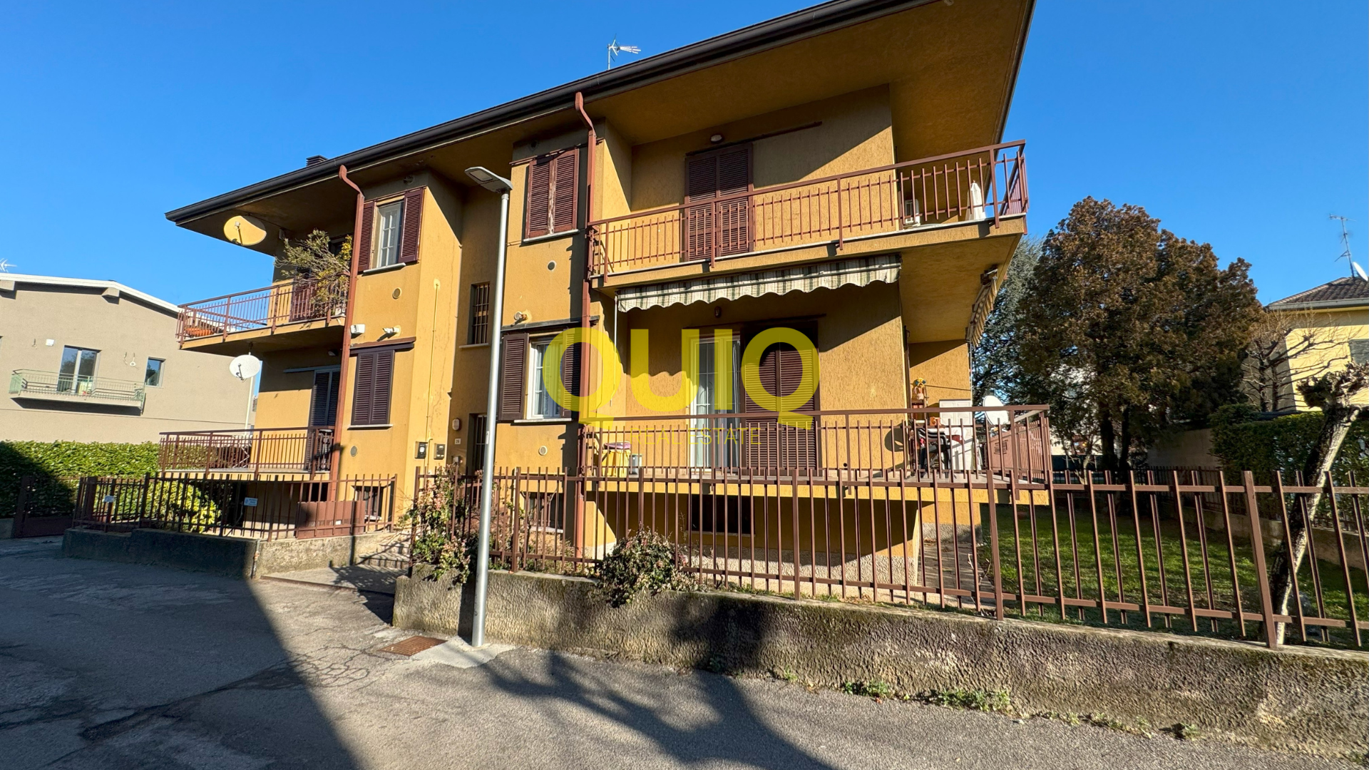 BOSISIO PARINI, TRILOCALE CON AMPIO POSTO AUTO COPERTO E CANTINA
