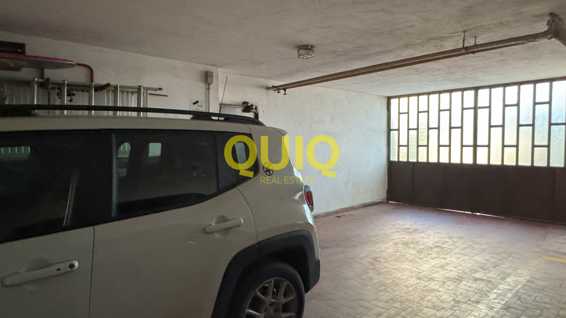 BOSISIO PARINI, TRILOCALE CON AMPIO POSTO AUTO COPERTO E CANTINA