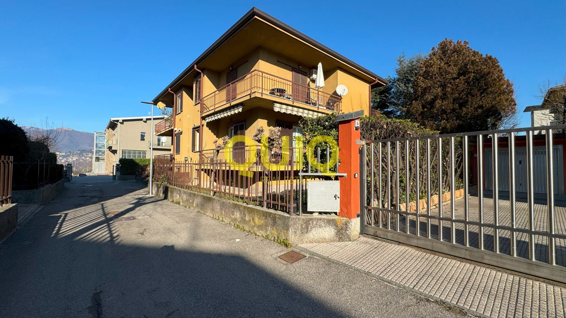 BOSISIO PARINI, TRILOCALE CON AMPIO POSTO AUTO COPERTO E CANTINA