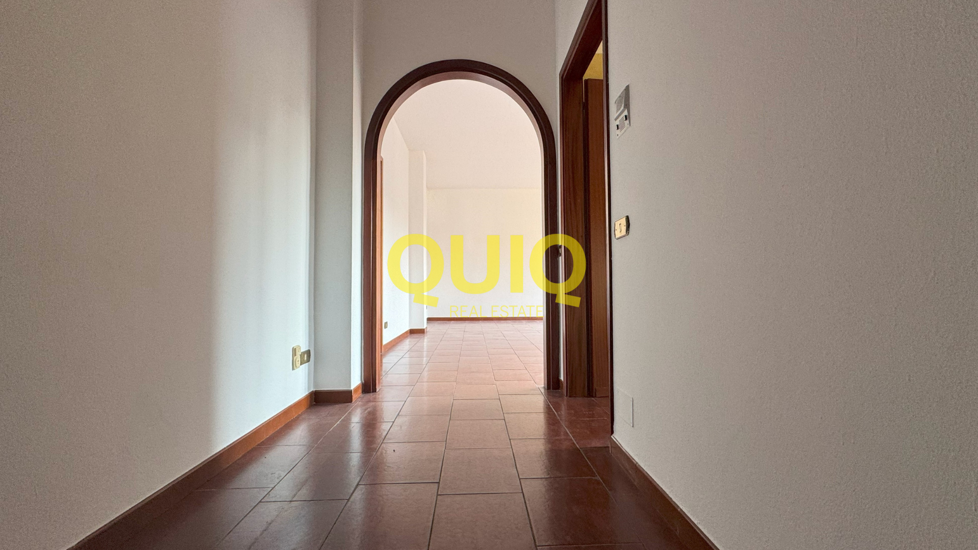 VALMADRERA, QUADRILOCALE CON AMPIO TERRAZZO, BOX DOPPIO E CANTINA