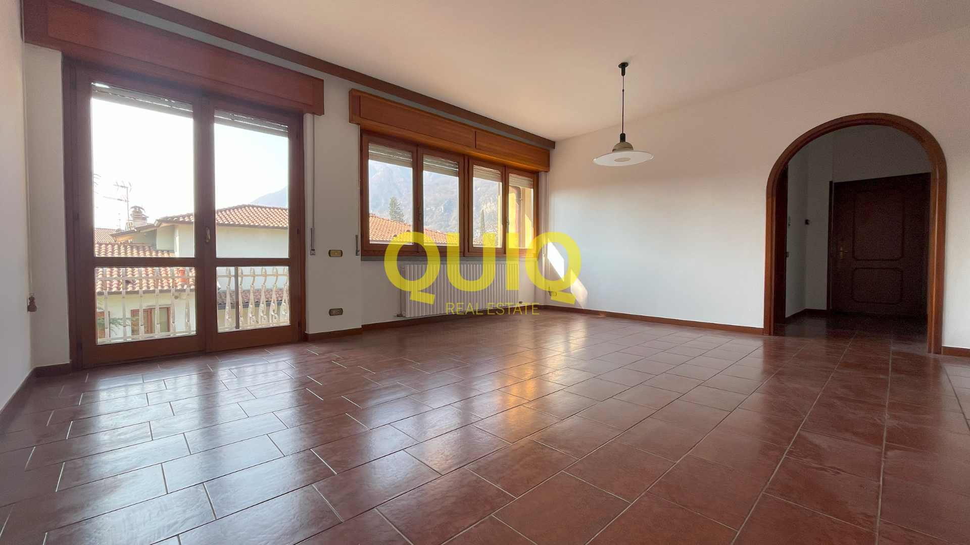 VALMADRERA, QUADRILOCALE CON AMPIO TERRAZZO, BOX DOPPIO E CANTINA