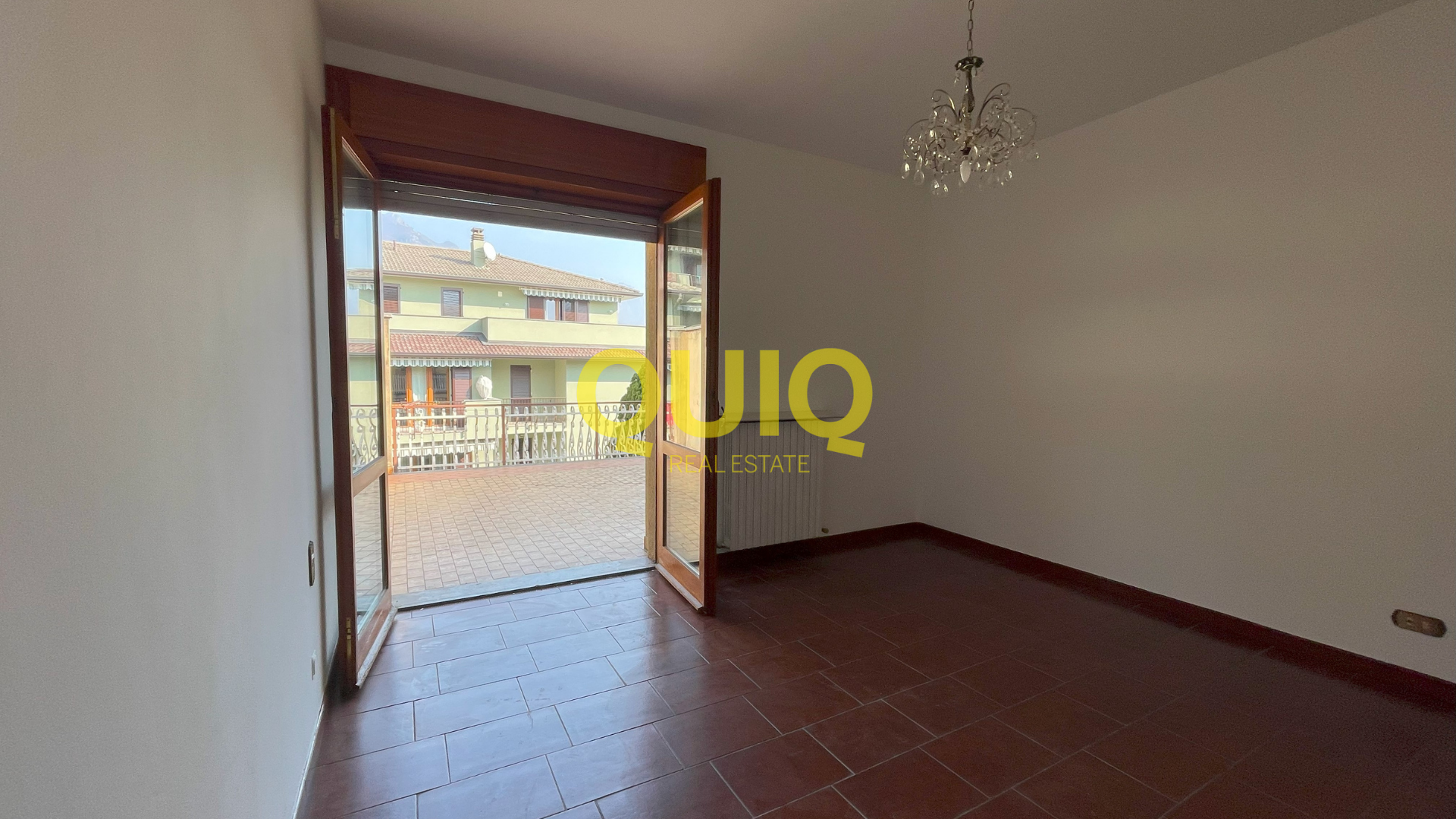 VALMADRERA, QUADRILOCALE CON AMPIO TERRAZZO, BOX DOPPIO E CANTINA