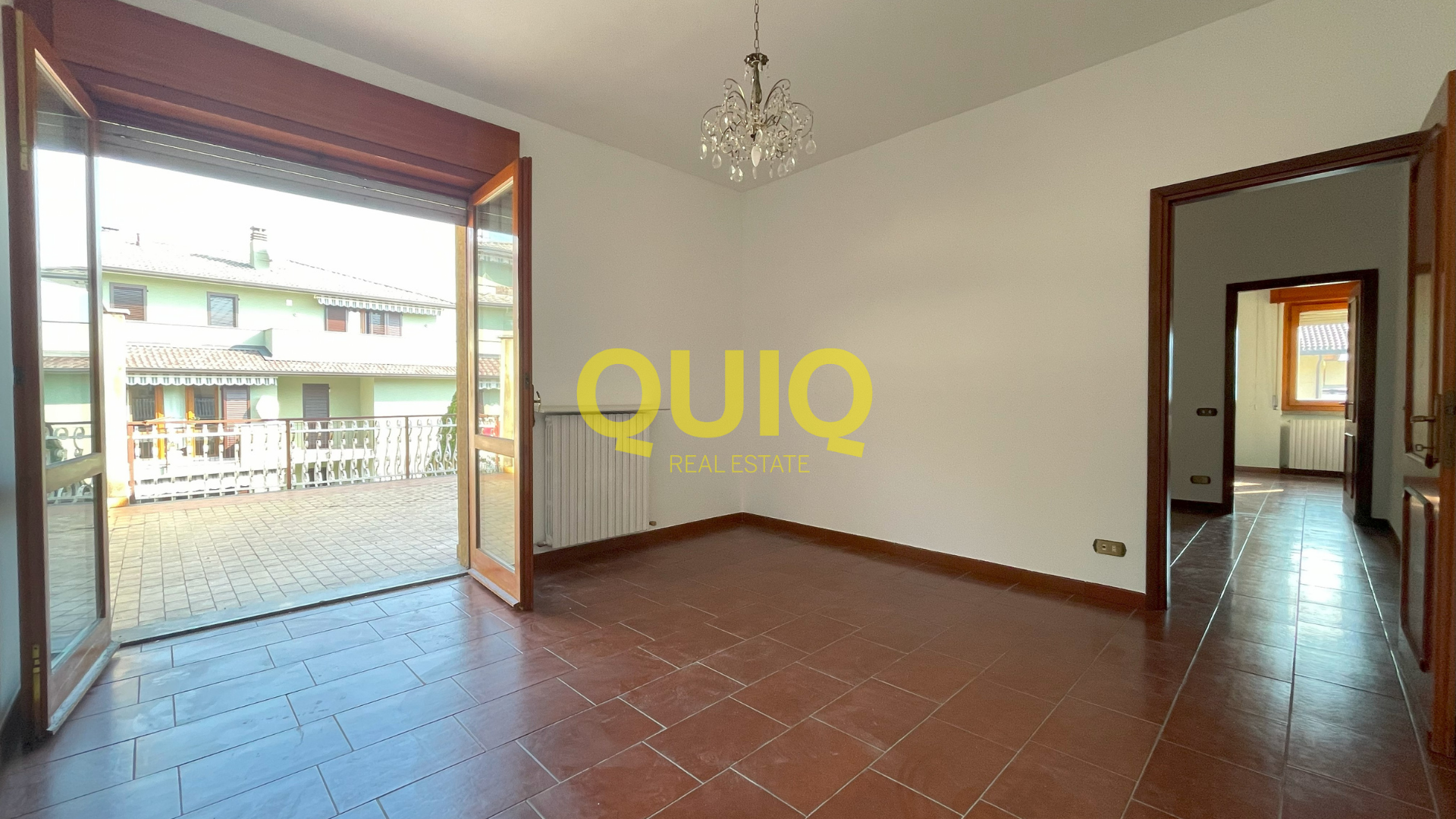VALMADRERA, QUADRILOCALE CON AMPIO TERRAZZO, BOX DOPPIO E CANTINA