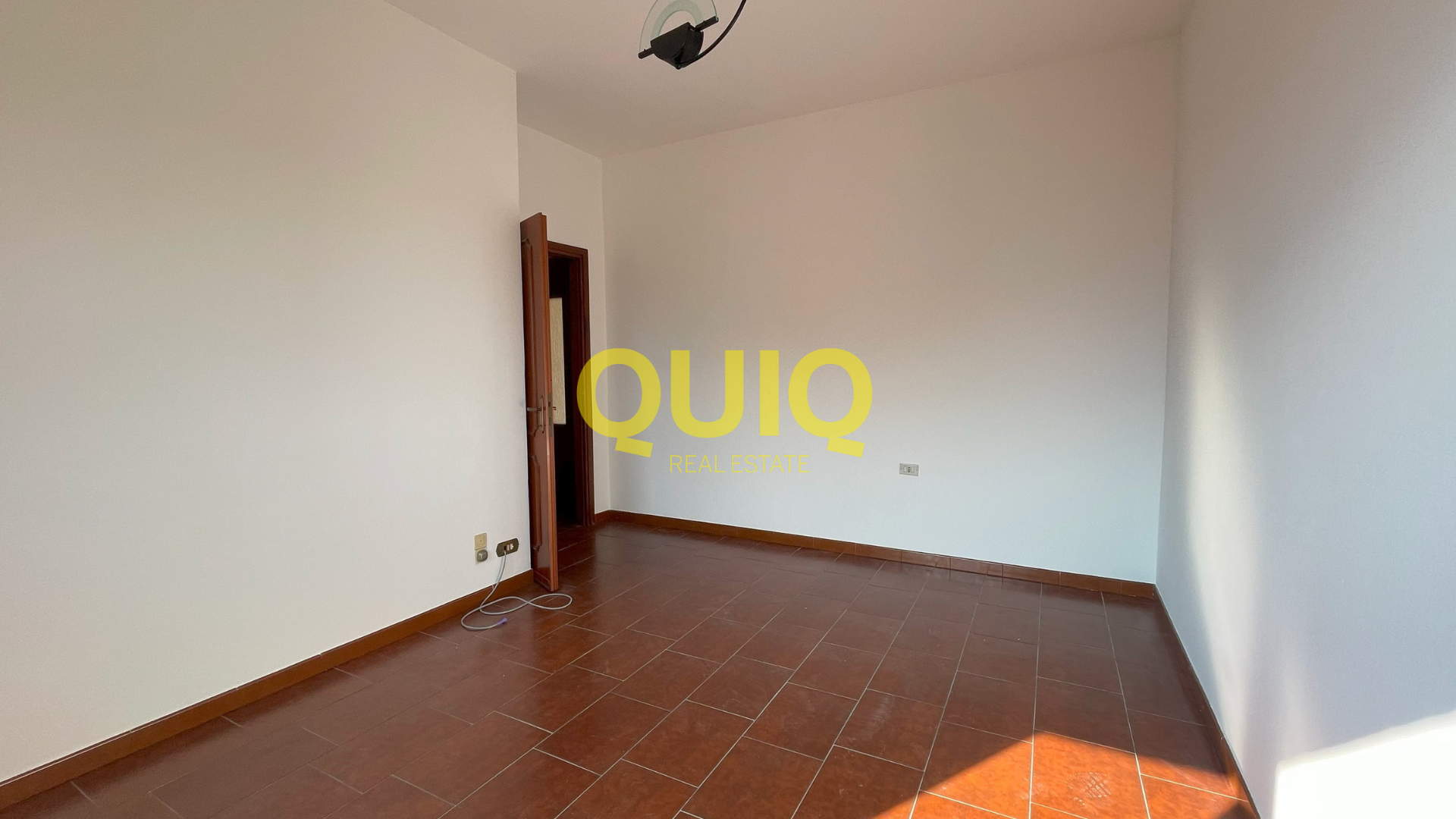 VALMADRERA, QUADRILOCALE CON AMPIO TERRAZZO, BOX DOPPIO E CANTINA