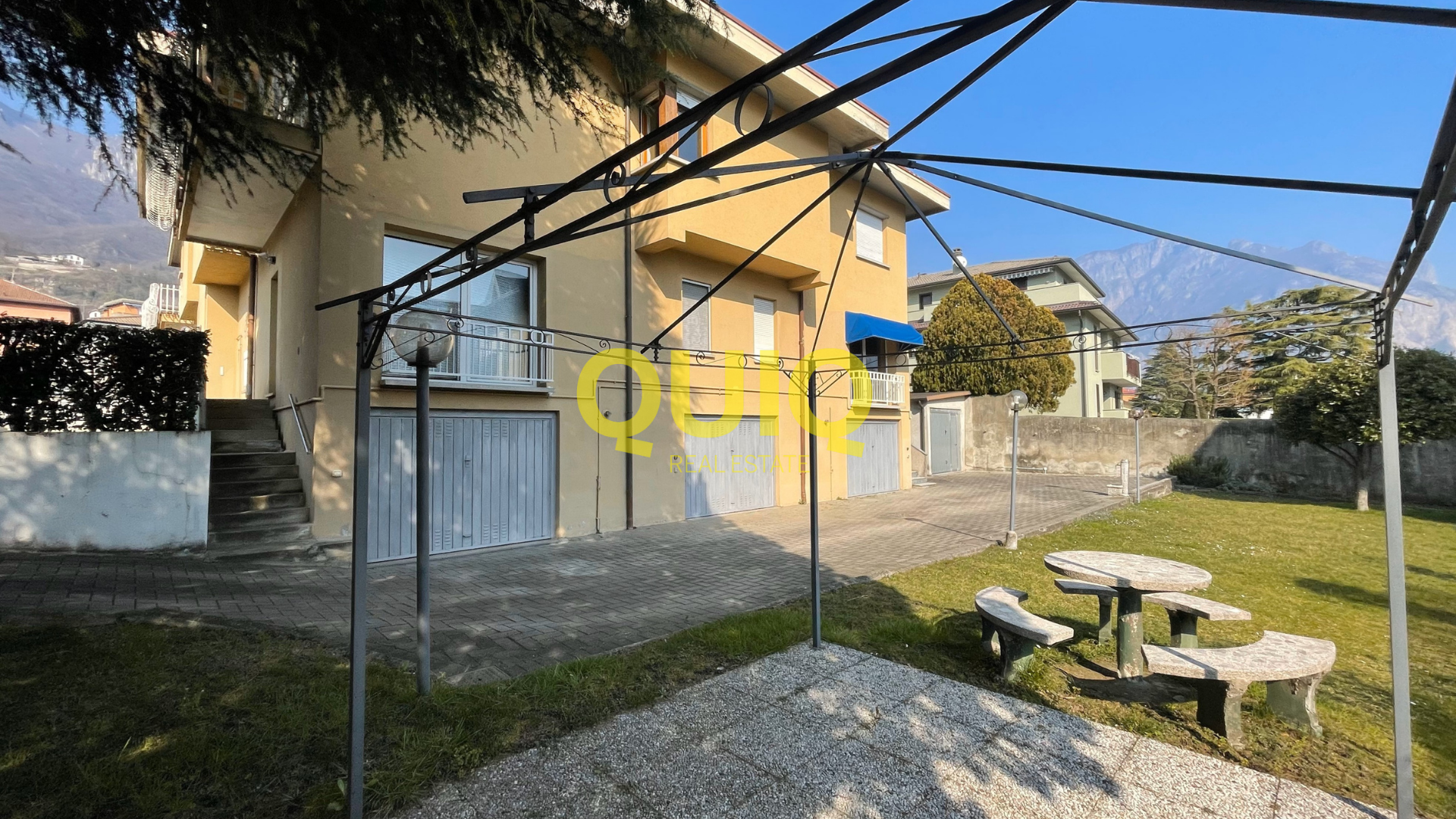 VALMADRERA, QUADRILOCALE CON AMPIO TERRAZZO, BOX DOPPIO E CANTINA