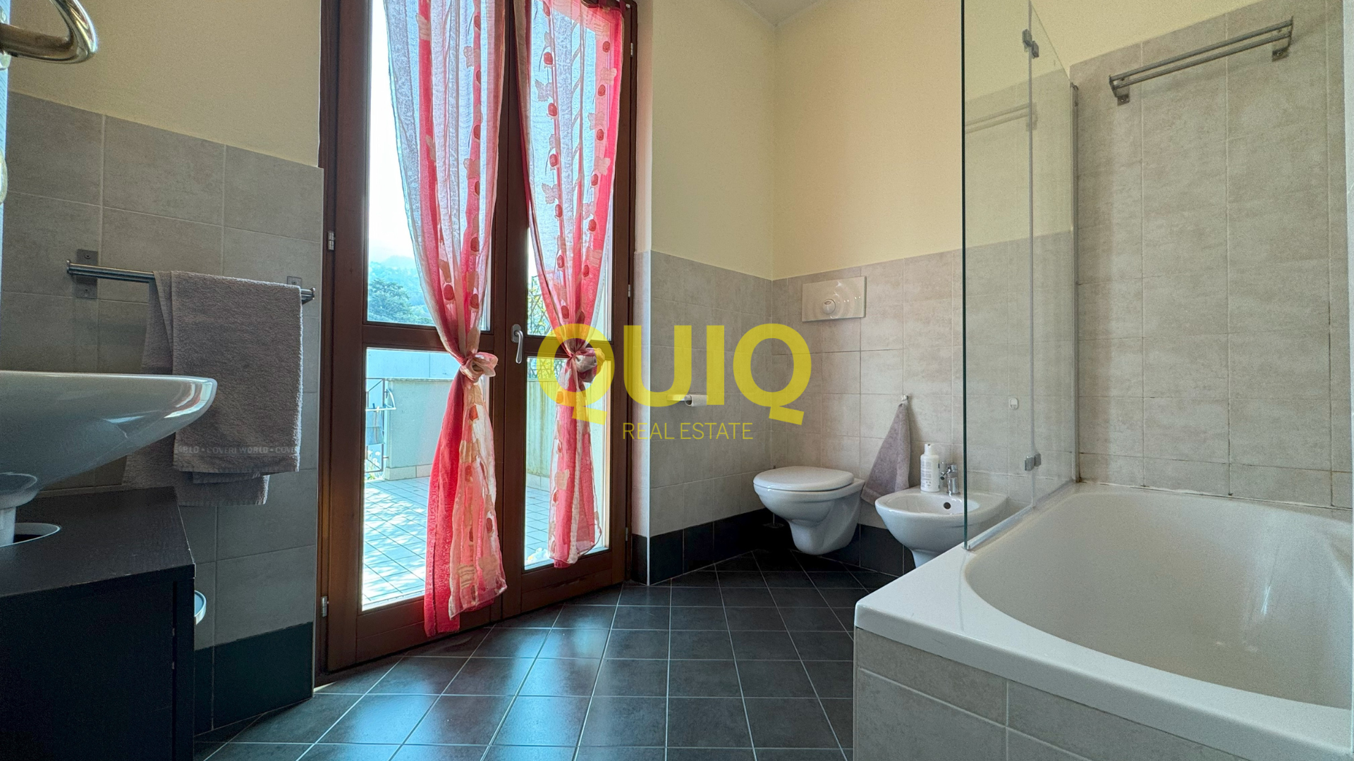 CALOLZIOCORTE, BILOCALE MODERNO CON AMPIO TERRAZZO ABITABILE
