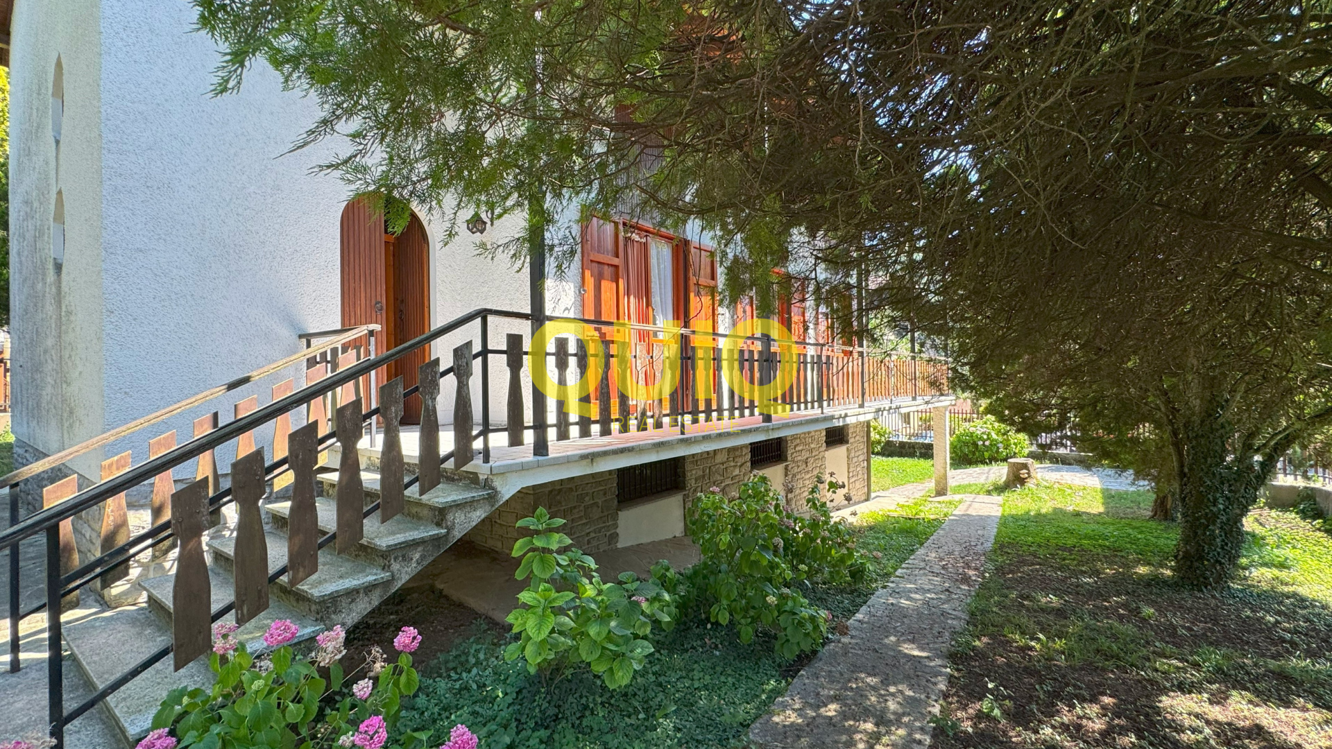 BALLABIO, VILLA SINGOLA LIBERA SU QUATTRO LATI CON GIARDINO