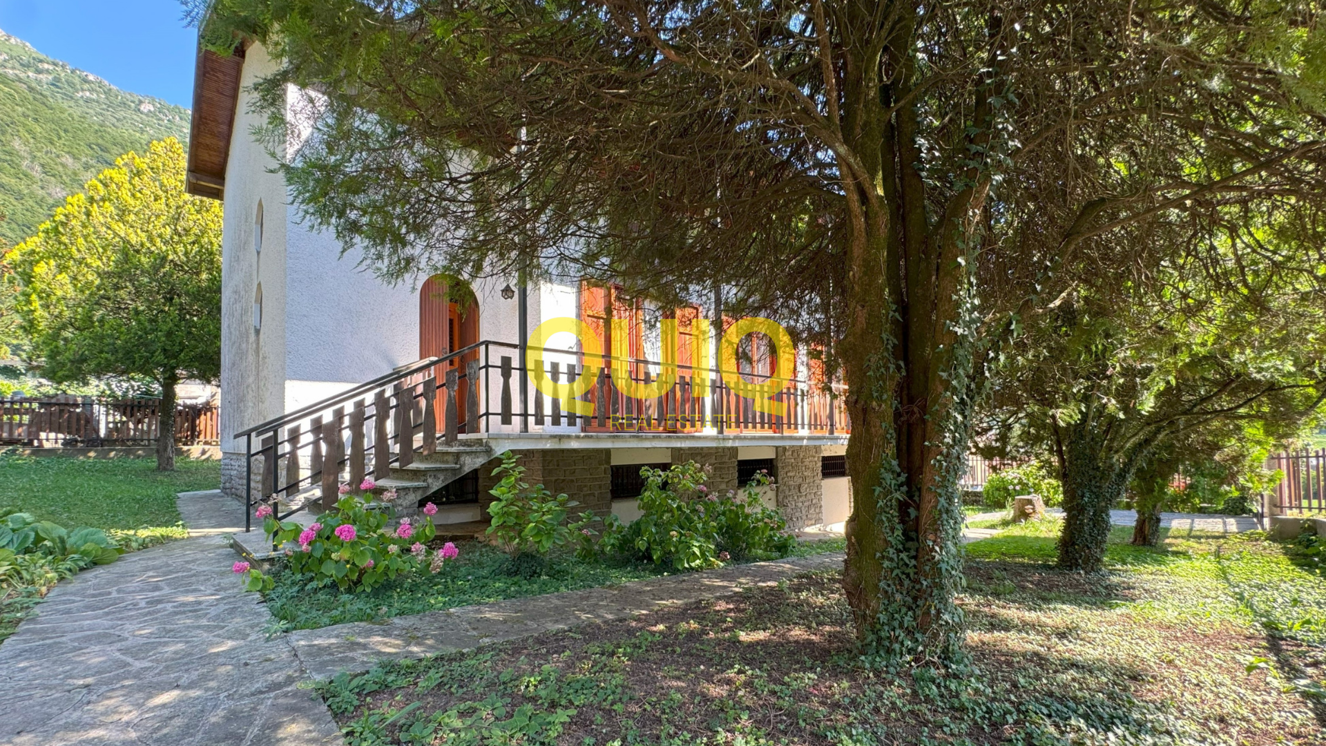 BALLABIO, VILLA SINGOLA LIBERA SU QUATTRO LATI CON GIARDINO