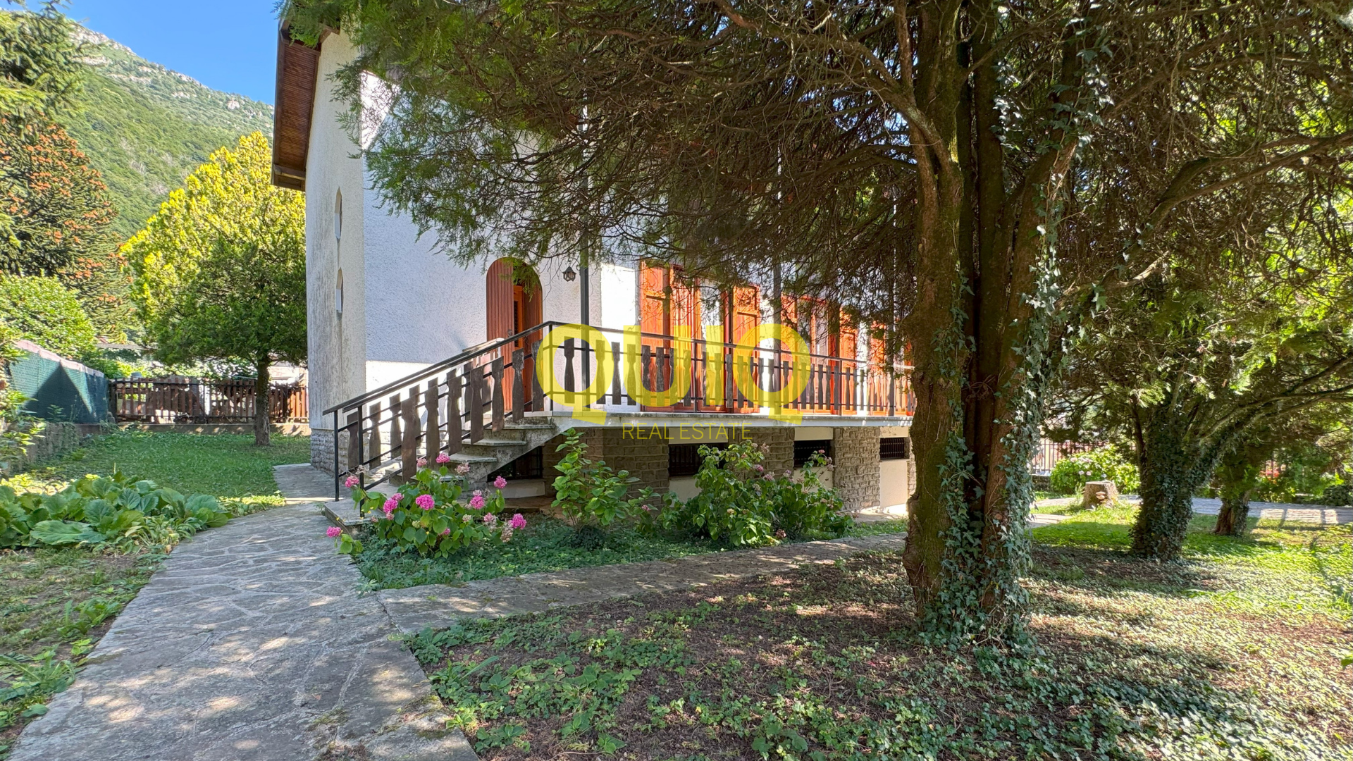BALLABIO, VILLA SINGOLA LIBERA SU QUATTRO LATI CON GIARDINO