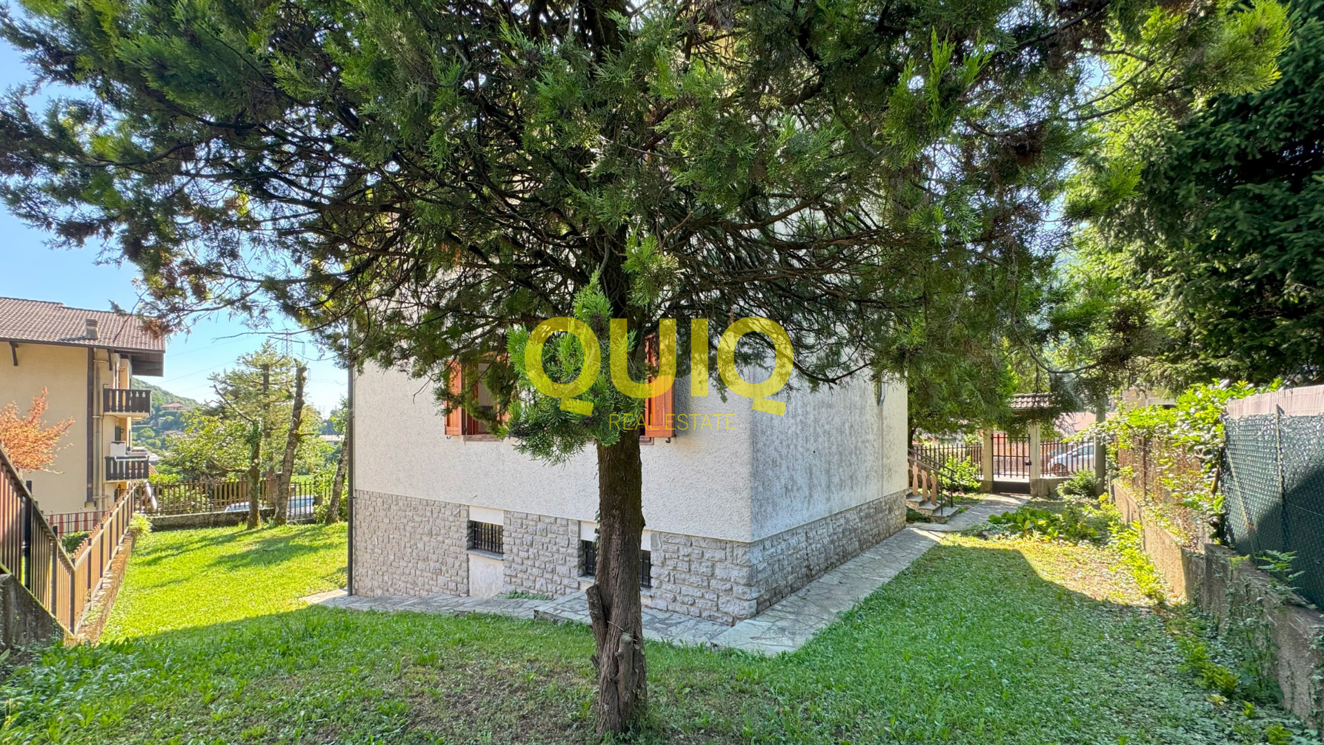 BALLABIO, VILLA SINGOLA LIBERA SU QUATTRO LATI CON GIARDINO