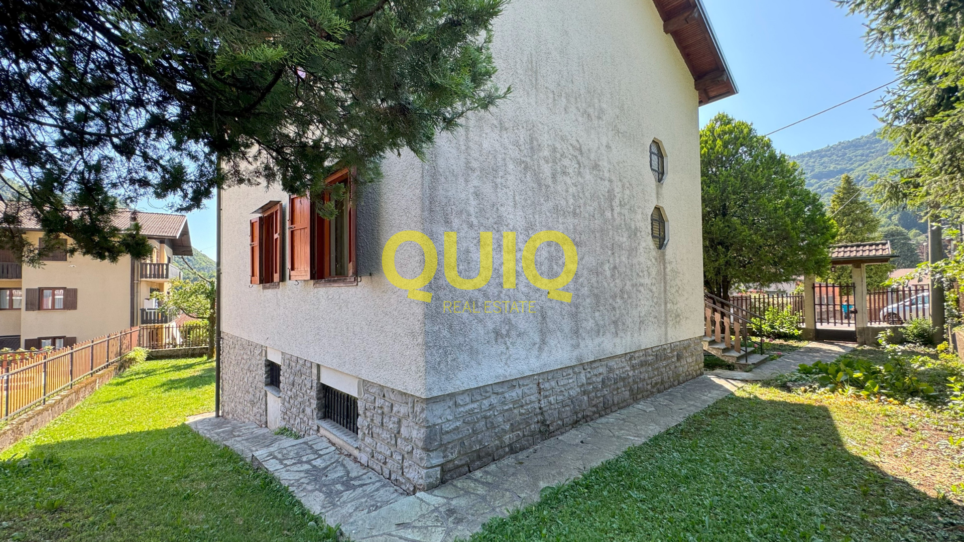 BALLABIO, VILLA SINGOLA LIBERA SU QUATTRO LATI CON GIARDINO