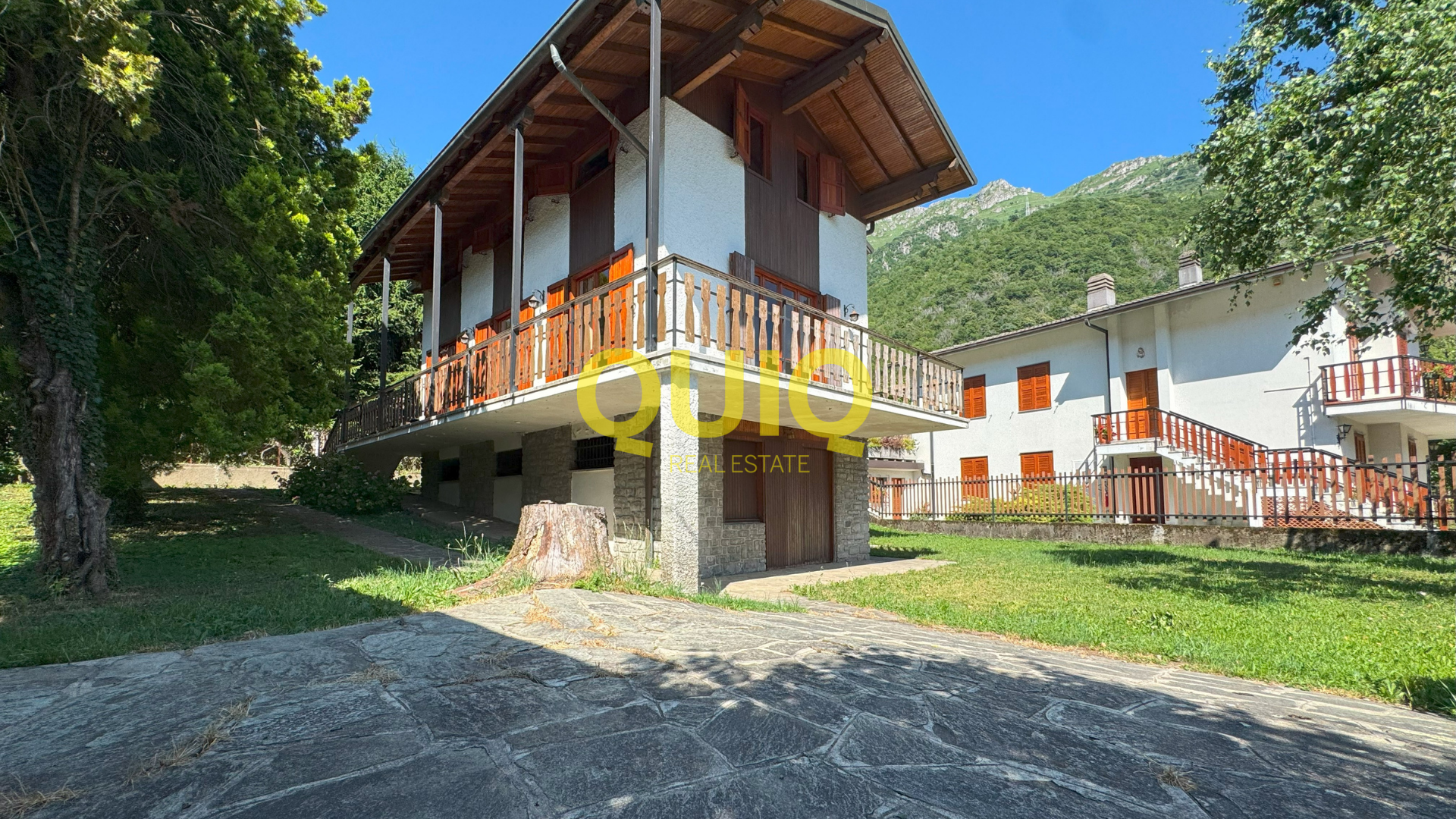 BALLABIO, VILLA SINGOLA LIBERA SU QUATTRO LATI CON GIARDINO