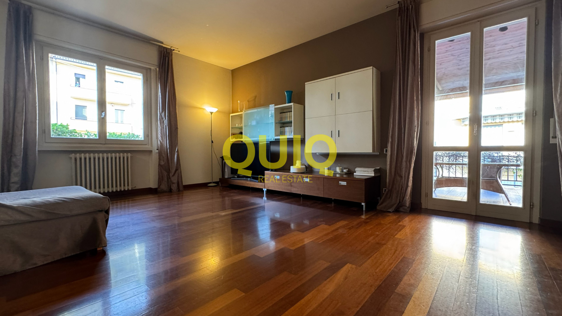 Valmadrera, trilocale con due terrazzi, doppi servizi e posto auto coperto – zero spese condominiali