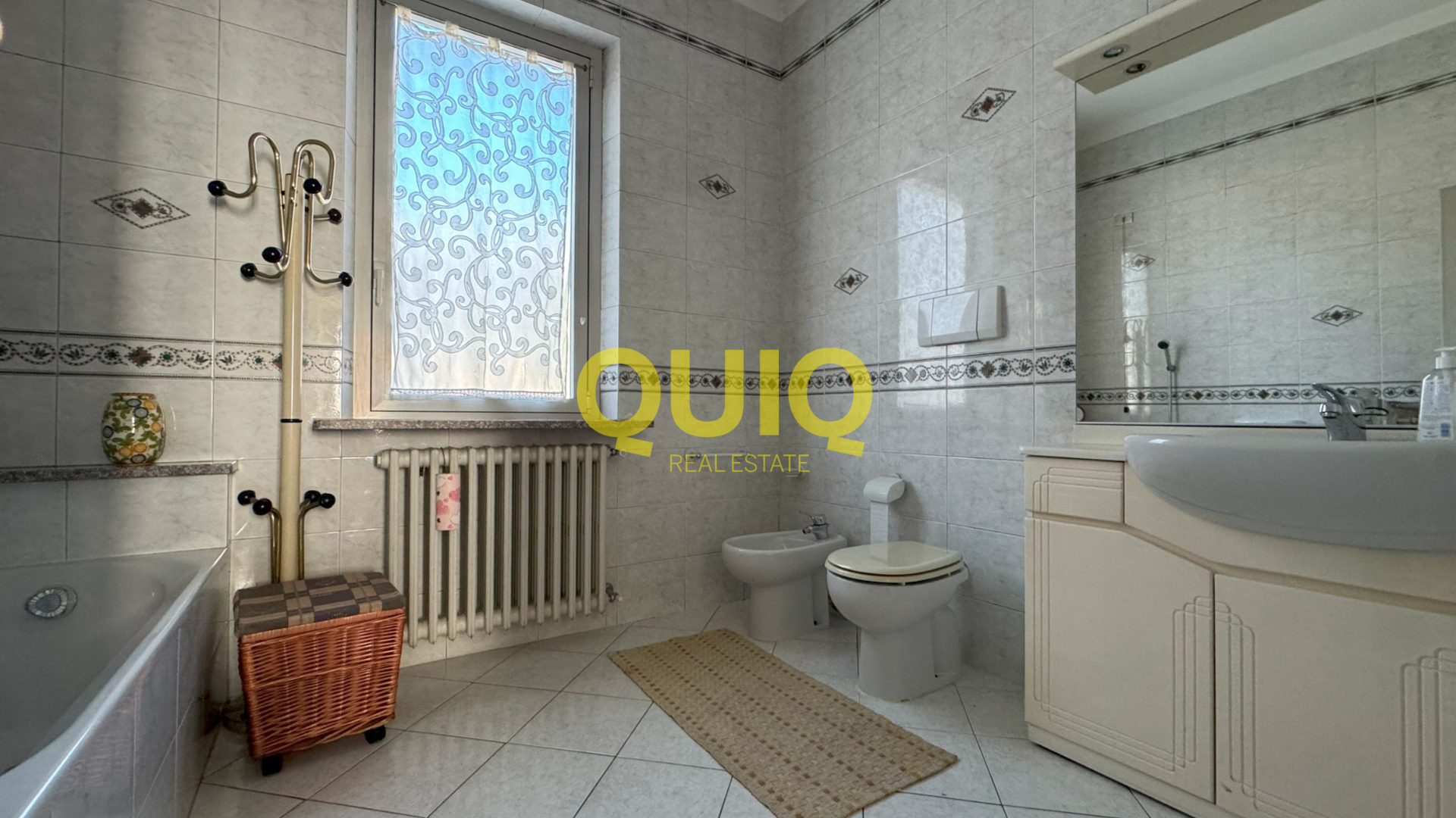 Valmadrera, quadrilocale con terrazzo abitabile e ampio box/magazzino – zero spese condominiali