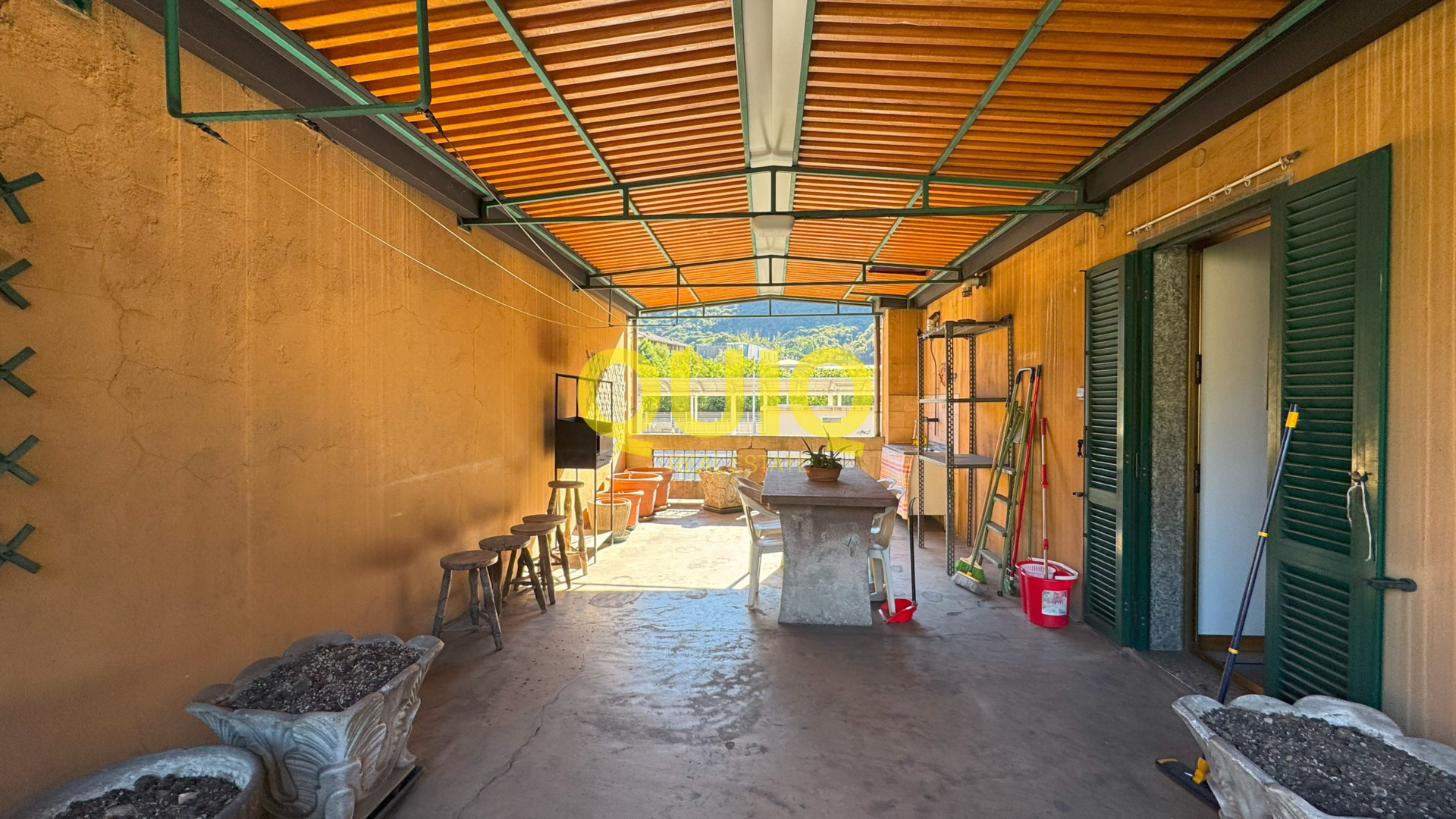 Valmadrera, quadrilocale con terrazzo abitabile e ampio box/magazzino – zero spese condominiali