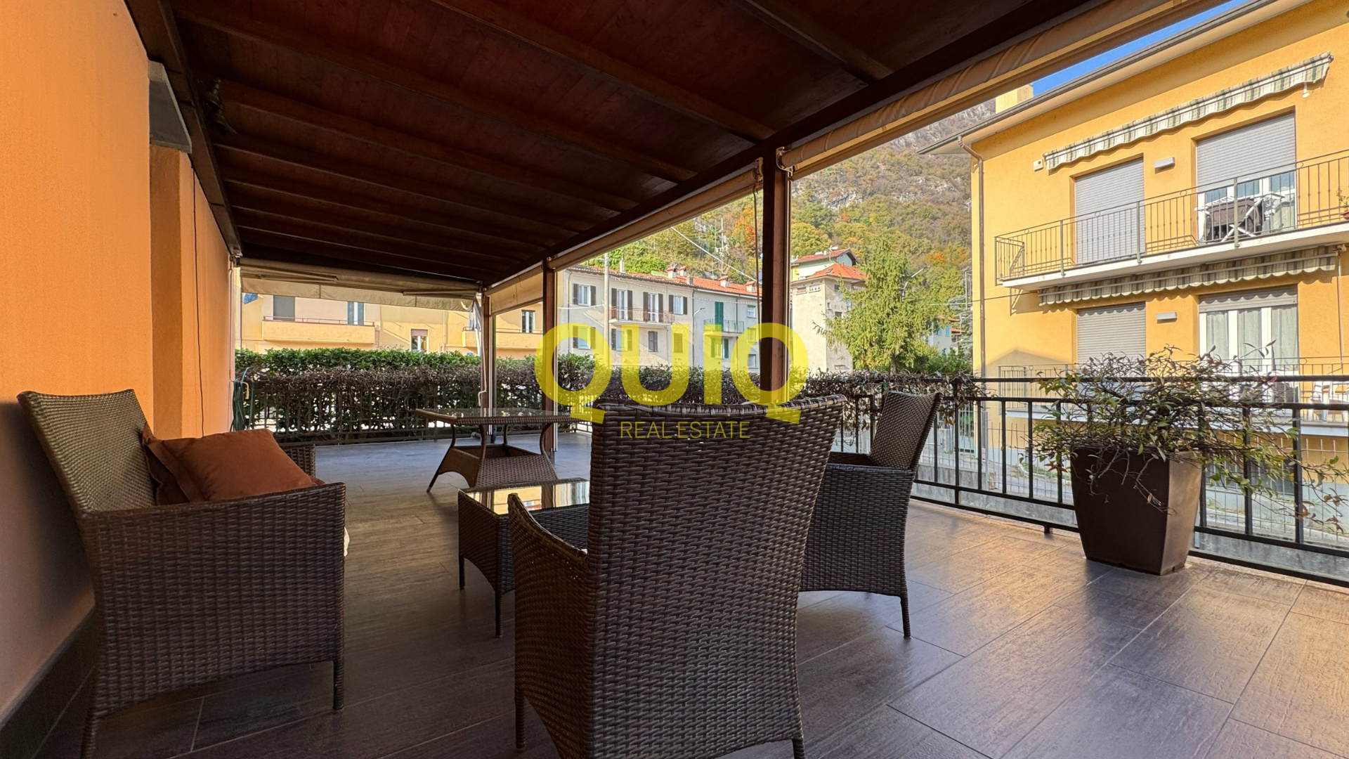 Valmadrera, trilocale con due terrazzi, doppi servizi e posto auto coperto – zero spese condominiali