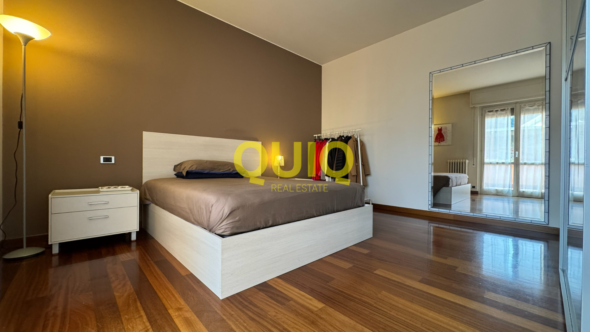 Valmadrera, trilocale con due terrazzi, doppi servizi e posto auto coperto – zero spese condominiali