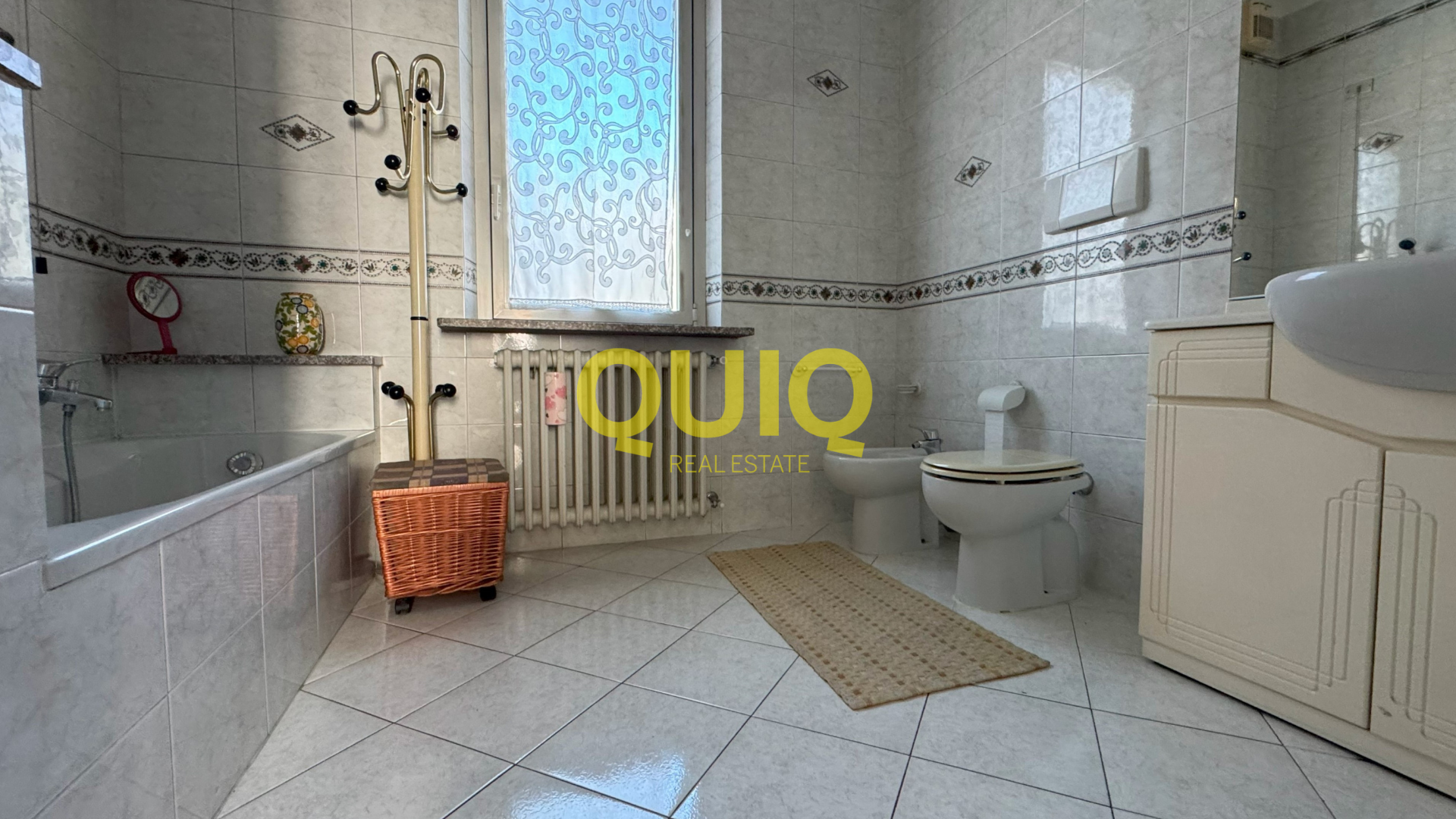 Valmadrera, quadrilocale con terrazzo abitabile e ampio box/magazzino – zero spese condominiali