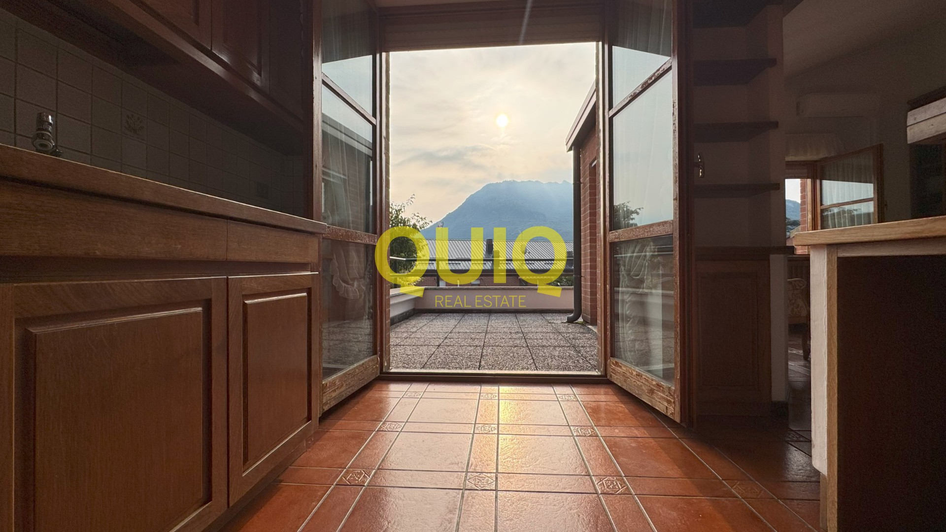 Valmadrera, bifamiliare con giardino, box 55 mq e cantina