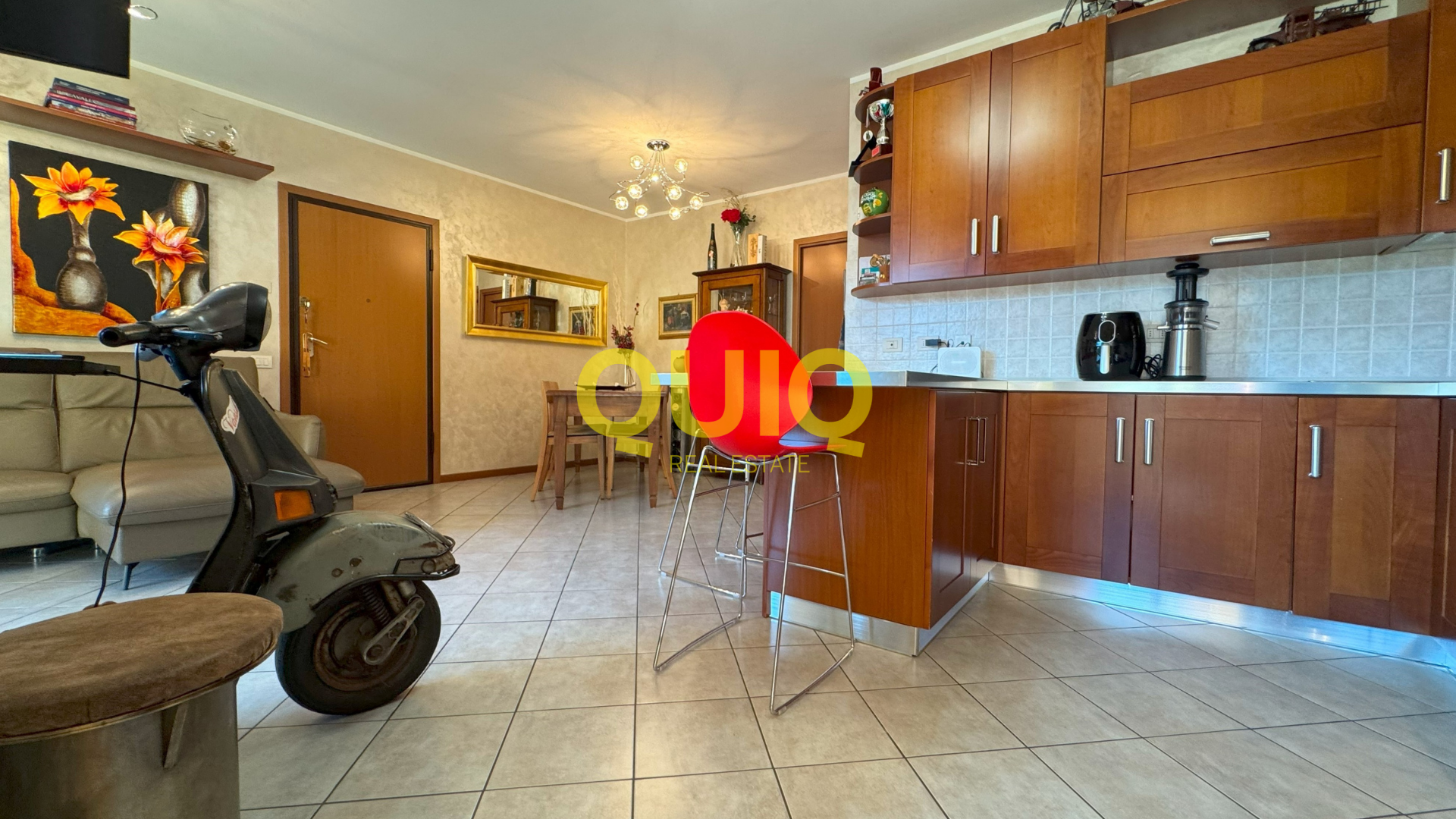 Valmadrera, trilocale al piano terra con box, cantina e doppio giardino