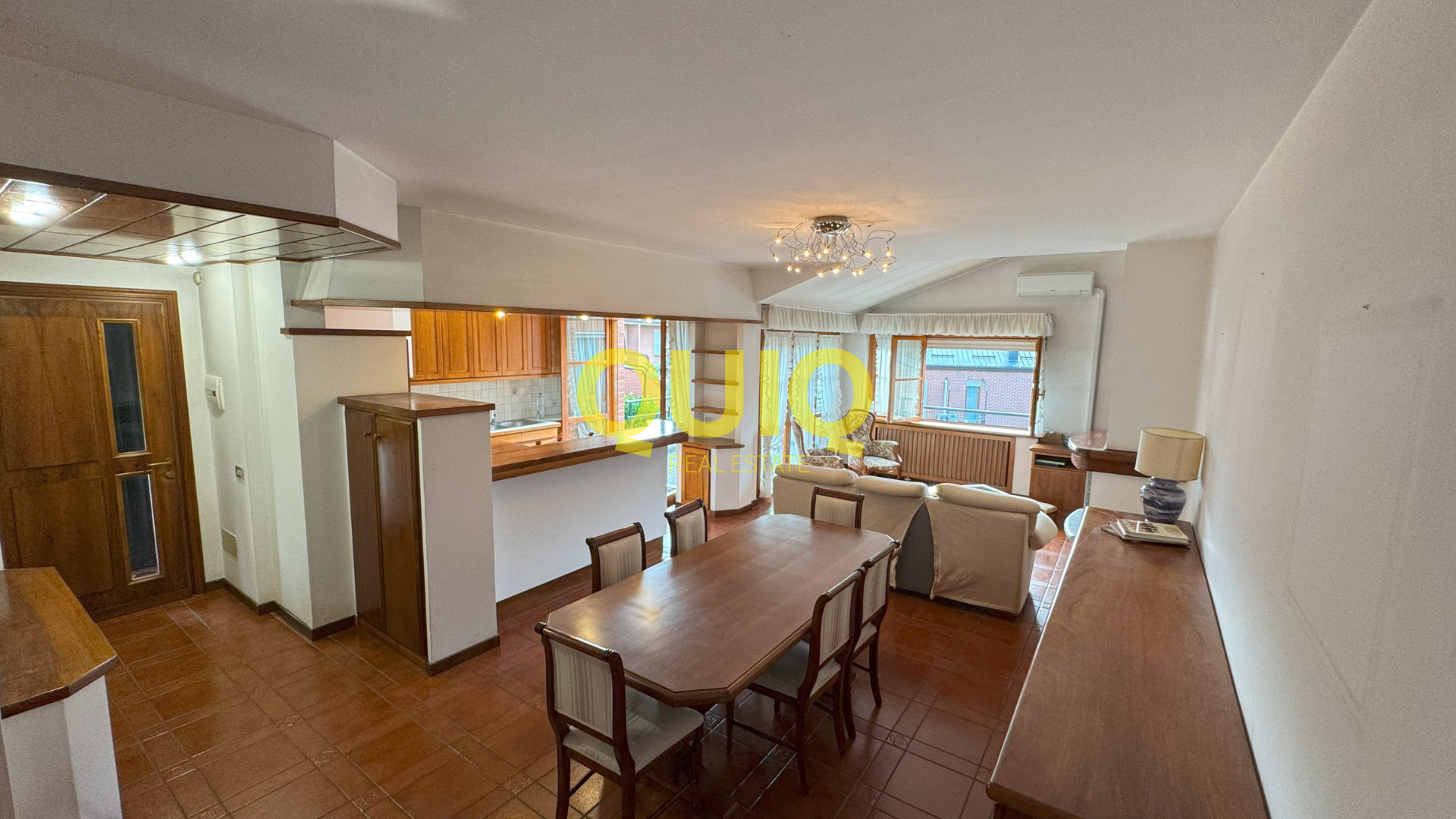 Valmadrera, bifamiliare con giardino, box 55 mq e cantina