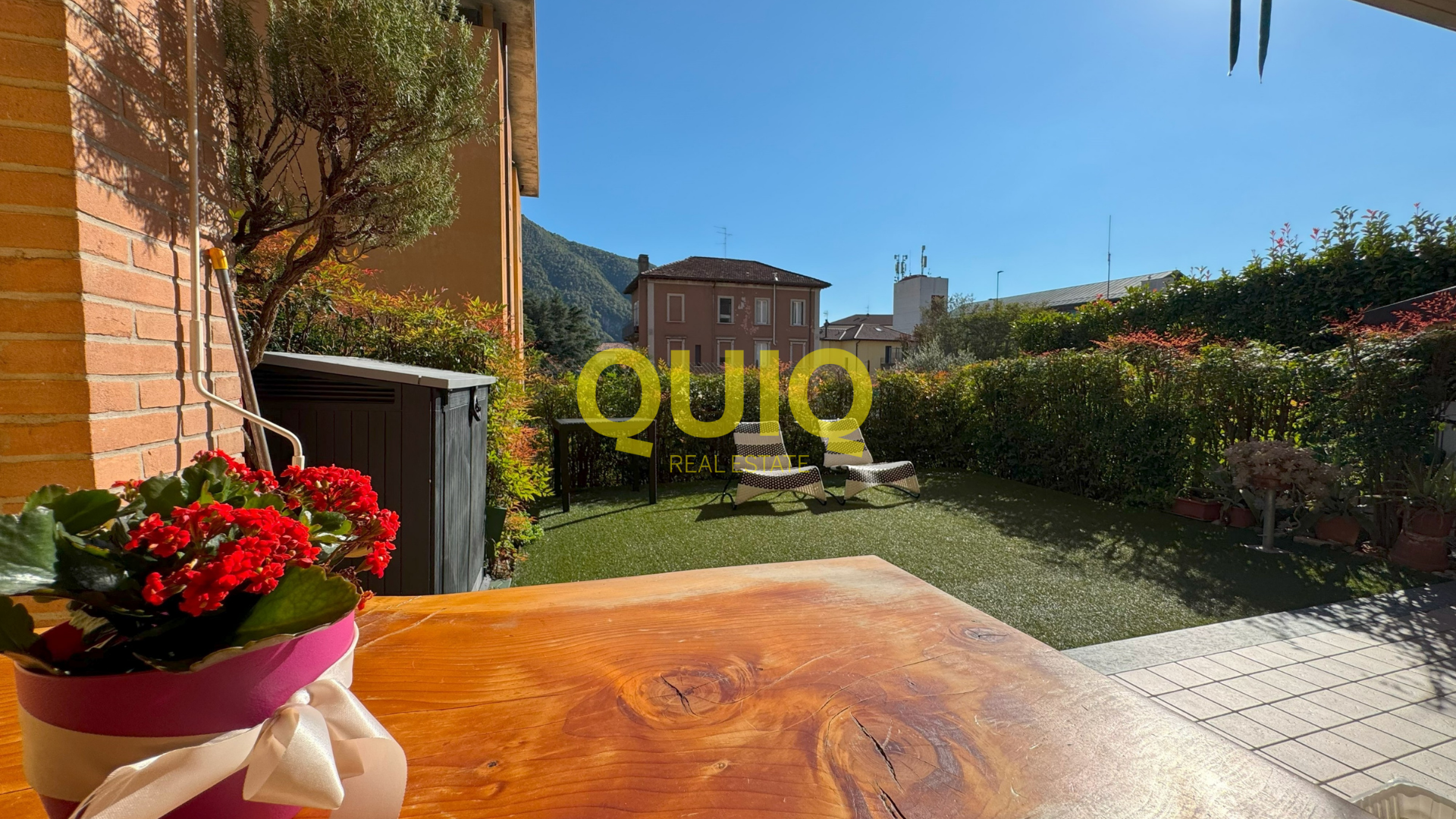 Valmadrera, trilocale al piano terra con box, cantina e doppio giardino