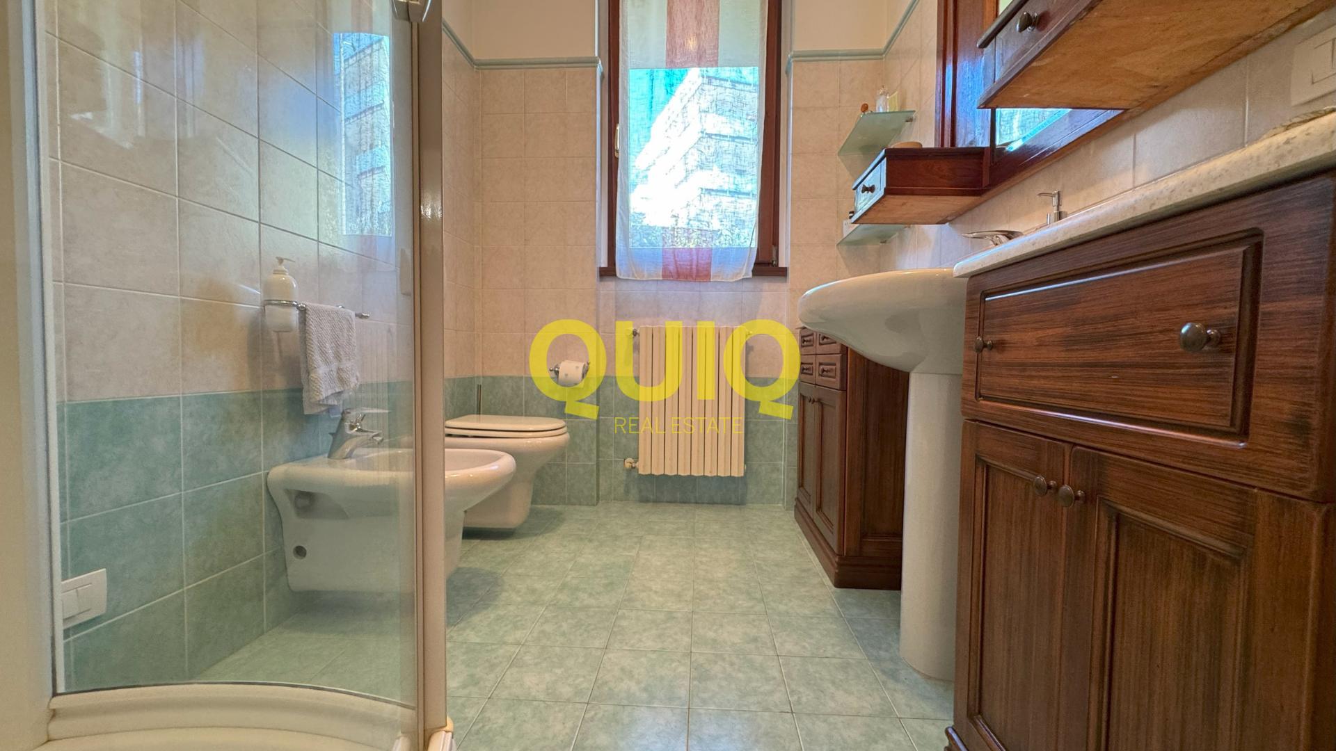 Valmadrera, trilocale al piano terra con box, cantina e doppio giardino