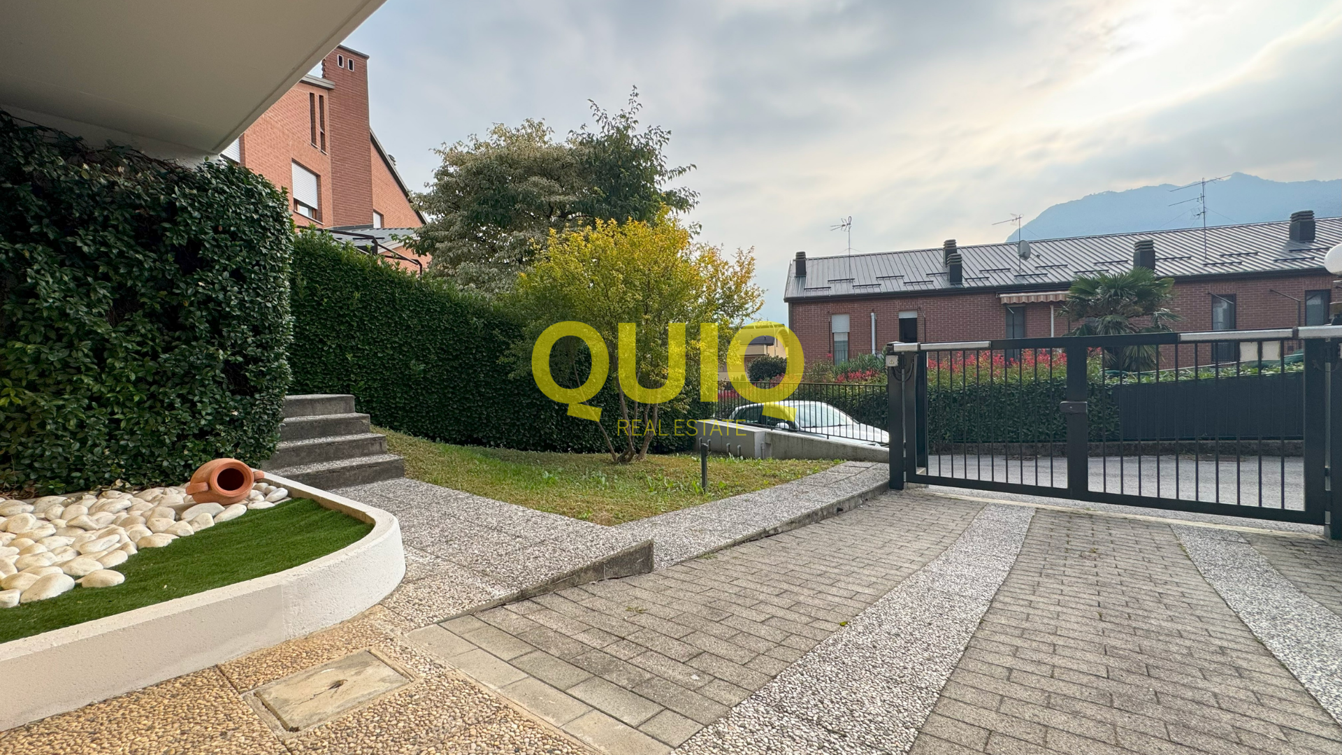 Valmadrera, bifamiliare con giardino, box 55 mq e cantina