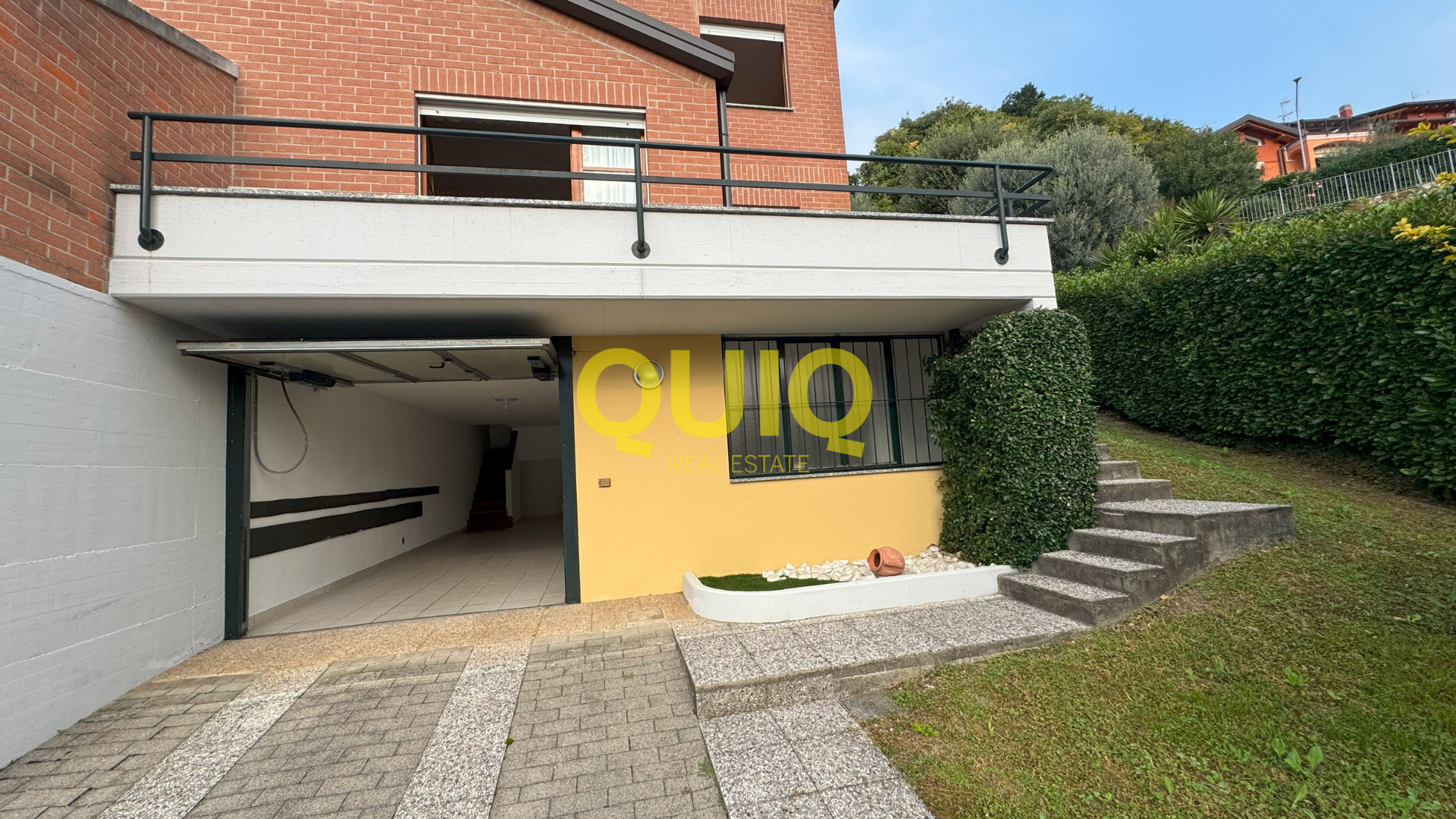 Valmadrera, bifamiliare con giardino, box 55 mq e cantina