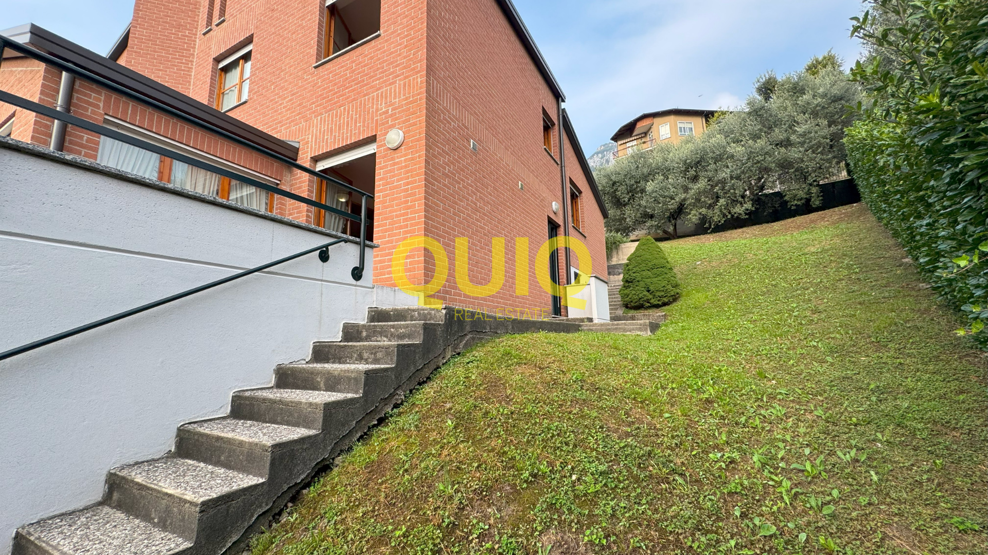 Valmadrera, bifamiliare con giardino, box 55 mq e cantina