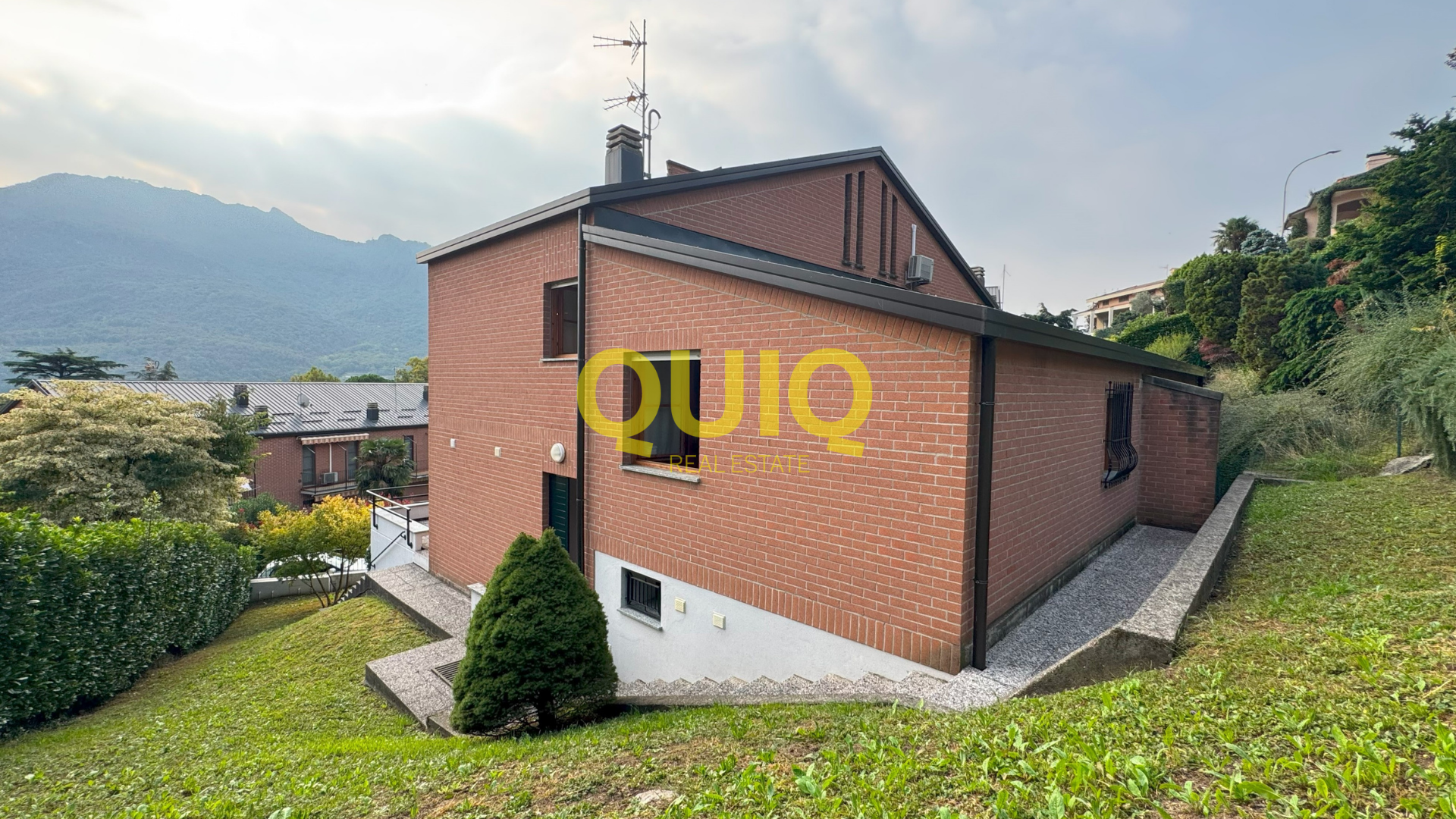 Valmadrera, bifamiliare con giardino, box 55 mq e cantina