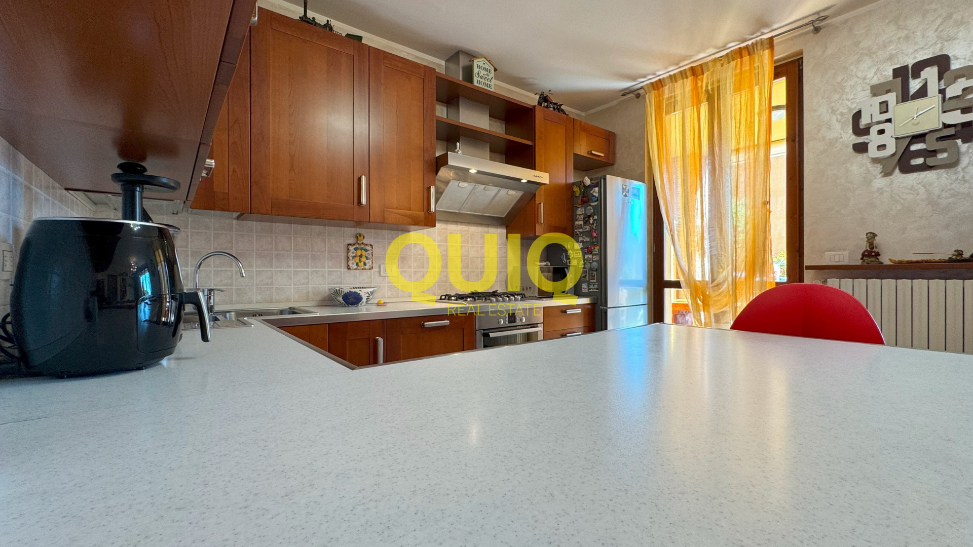 Valmadrera, trilocale al piano terra con box, cantina e doppio giardino