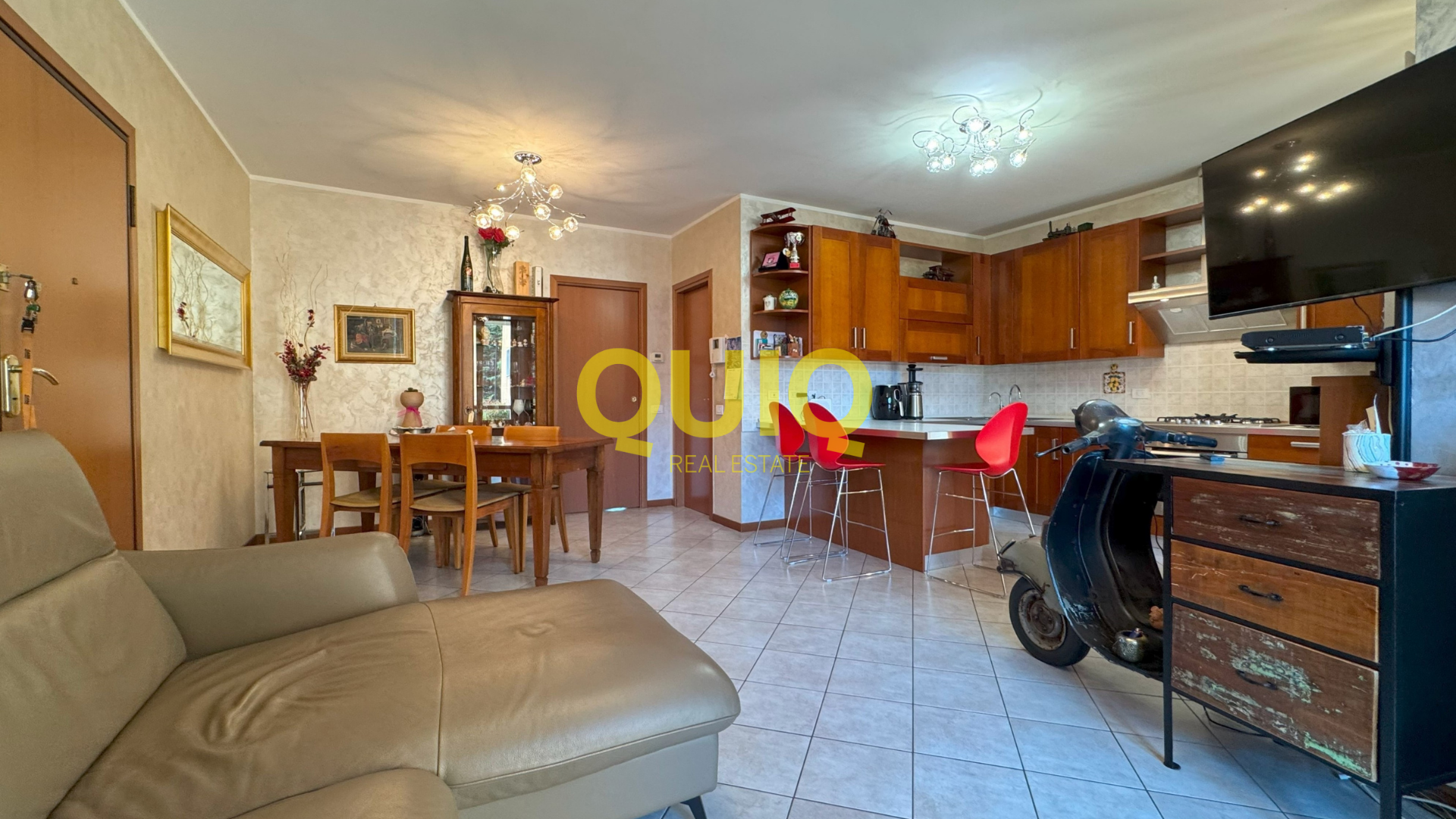 Valmadrera, trilocale al piano terra con box, cantina e doppio giardino